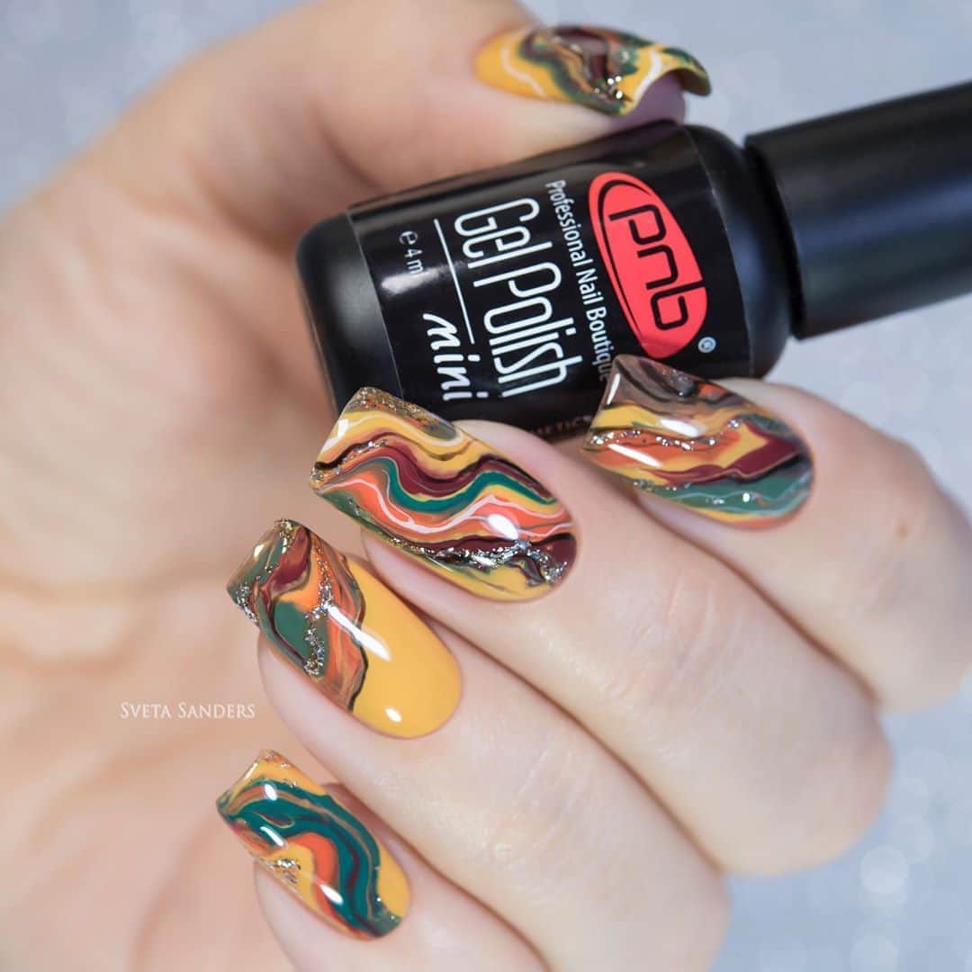 Sveta Sandersのインスタグラム：「Вот такой дизайн получился у меня из гель-лаков от @pnbcosmetics_russia @pnb_cosmetics из их осенней коллекции😍 Надо ли говорить, что осенние оттенки, пожалуй, самые красивые! А когда это все сочетается с послушностью текстур, с плотностью пигмента, создавать дизайны такими материалами одно удовольствие!」