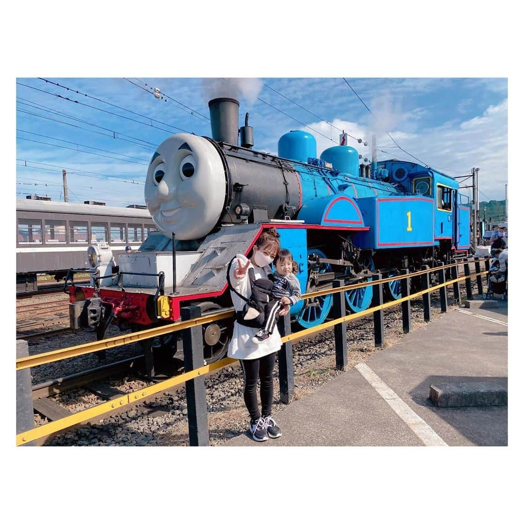 辻希美さんのインスタグラム写真 - (辻希美Instagram)「今日は大井川鐵道へトーマスに会いに行ってきましたぁ☺️💕💕  迫力が凄くて感動した❤️  swipe👉してね🙏💕  #大井川鐵道 #大井川鐵道トーマス  #トーマス #幸空 #一歳十ヶ月 #迫力満点 #感動した #🥺💕」10月16日 19時08分 - tsujinozomi_official