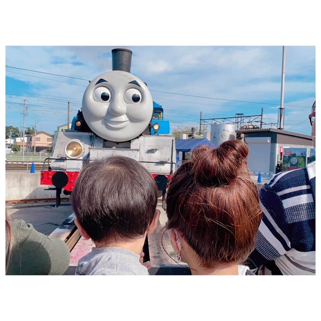 辻希美さんのインスタグラム写真 - (辻希美Instagram)「今日は大井川鐵道へトーマスに会いに行ってきましたぁ☺️💕💕  迫力が凄くて感動した❤️  swipe👉してね🙏💕  #大井川鐵道 #大井川鐵道トーマス  #トーマス #幸空 #一歳十ヶ月 #迫力満点 #感動した #🥺💕」10月16日 19時08分 - tsujinozomi_official