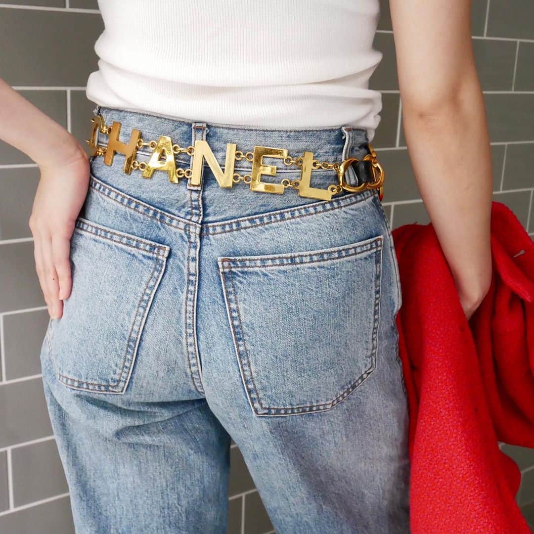 Vintage Brand Boutique AMOREさんのインスタグラム写真 - (Vintage Brand Boutique AMOREInstagram)「Vintage Chanel logo chain belt.  On website search for AO26778  ✈️Free Shipping Worldwide 📩DM for more info and pricing ➡️info@amorevintagetokyo.com   #AMOREvintage #AMORETOKYO #tokyo #Omotesando #Aoyama #harajuku #vintage #vintageshop #ヴィンテージ #ヴィンテージショップ #アモーレ #アモーレトーキョー #表参道 #青山 #原宿#東京 #chanel #chanelvintage #vintagechanel #ヴィンテージ #シャネル #ヴィンテージシャネル #シャネルヴィンテージ #amorewardrobe #アモーレワードローブ」10月16日 19時18分 - amore_tokyo