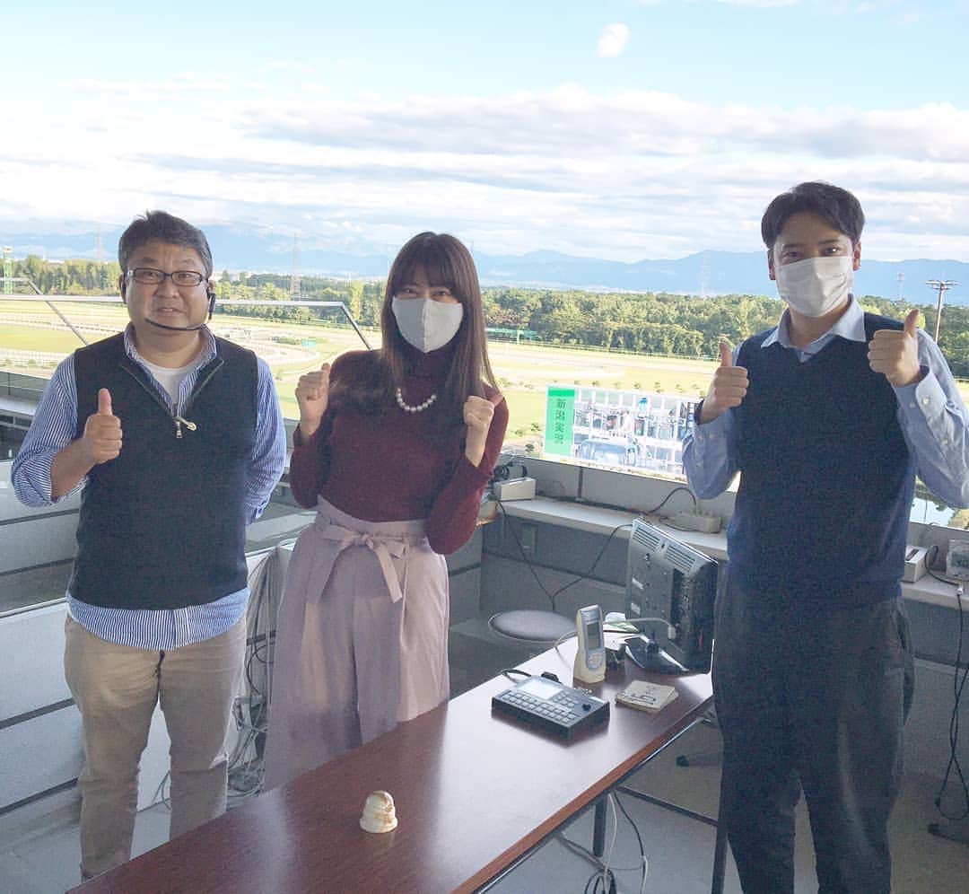 黒崎貴之のインスタグラム：「ㅤㅤㅤㅤㅤㅤㅤㅤㅤㅤㅤㅤㅤ 先日のラジオ競馬中継は司会を担当しました‼️﻿ 実況は星野アナ‼️﻿ ゲストは山田彩乃さん‼️﻿ ﻿ 明日はテレビ競馬中継です😊✨﻿ 準備も着々と進んでおります！﻿ 新潟名物1000M直線レース﻿ あーーー﻿ 緊張するーーー﻿ この前日のドキドキ感が心臓に悪い😭﻿ ﻿ ﻿ #新潟 #BSN #競馬 #新潟競馬 #新潟競馬場 #星野一弘　アナ #山田彩乃　さん #粟島特別 #飛翼特別 #実況 #競馬実況 #競馬好きと繋がりたい #アナウンサー #黒崎貴之」