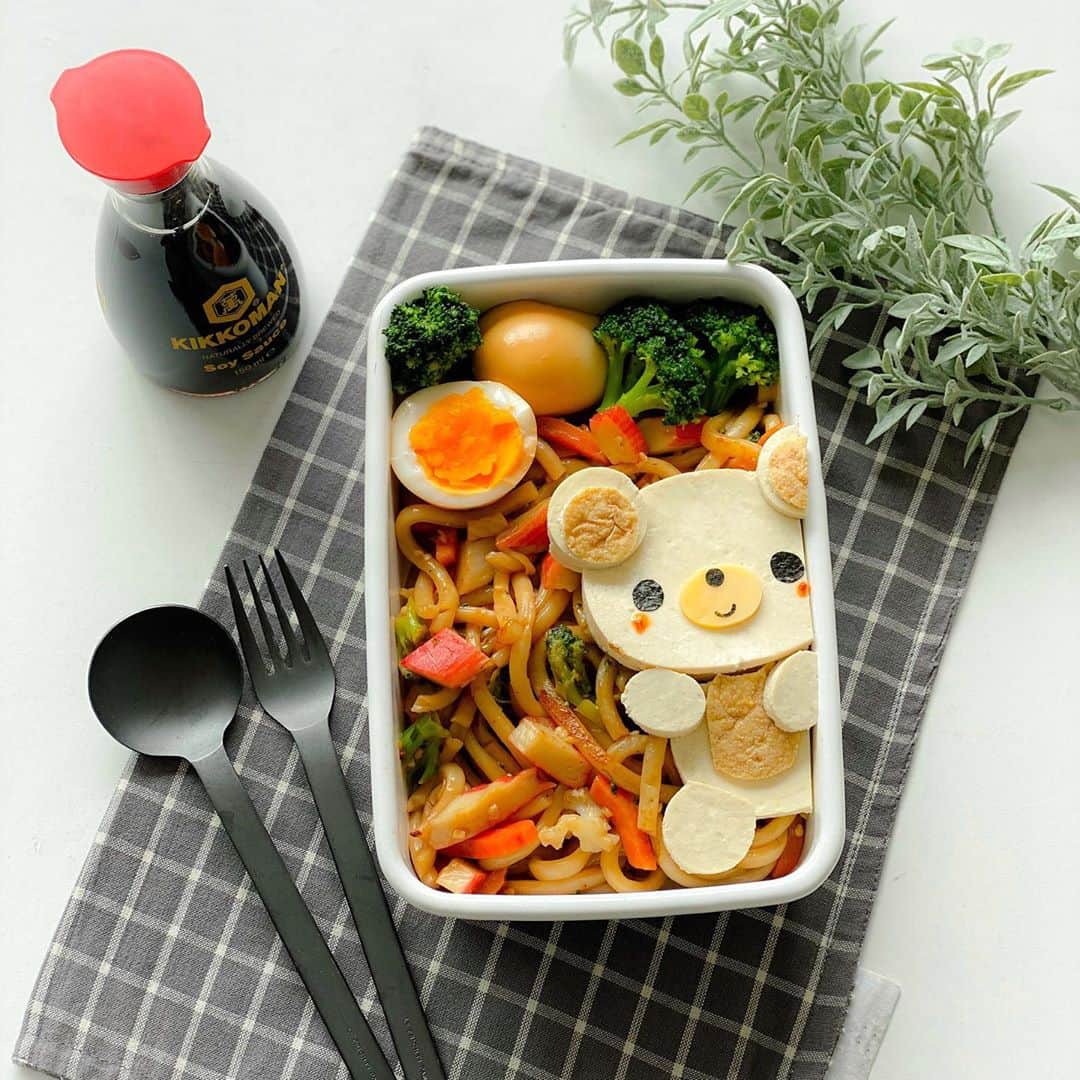 Little Miss Bento・Shirley シャリーのインスタグラム：「Soy sauce is definitely a staple in my kitchen. Is it for yours as well? So I am super happy when Kikkoman @kikkoman_europe asked me to share a simple bento recipe using their healthy all-purpose soy sauce seasoning.    Sautéed udon (1 pax bento serving)  Ingredients  1 pack - udon noodles  1 clove garlic, minced  Vegetables, as preferred, in cubes or cut in smaller pieces  Imitation crabstick/or preferred meat (optional) , cubes or cut in smaller pieces  1 tbsp kikkoman soy sauce  1 tbsp mirin  1 tbsp cooking wine  0.5 tsp brown sugar  1.5 tsp vegetable oil  Method  1. Quickly blanch noodles in hot boiling water for 1-2mins , or follow the pack for instructions  2. Cut and prepare vegetables/meat to set aside  3. Heat oil in pan, and add in garlic and sautéed until just lightly browned. Add in meat (if any) and followed by vegetables and stir fry until almost done.  4. Add in the noodles, kikkoman soy sauce and sautéed for a few more minutes until the noodles are cooked and well coated with the sauce.   Seasoned soft cooked egg (1 pax) Ingredients 1 medium size egg  25ml water  1 tbsp Kikkoman less salty soy sauce  1 tbsp mirin   Method  1. Boil the egg for about 5-6 mins, recommended cooking timing might differ depending on the size of your egg.  2. Immediately place the cooked egg in iced or cold water and peel the egg gently.  3. In a cup or a zipper bag, add in the seasoning sauce and submerged the egg either overnight or for at least 1 hour  4. Cut and serve」