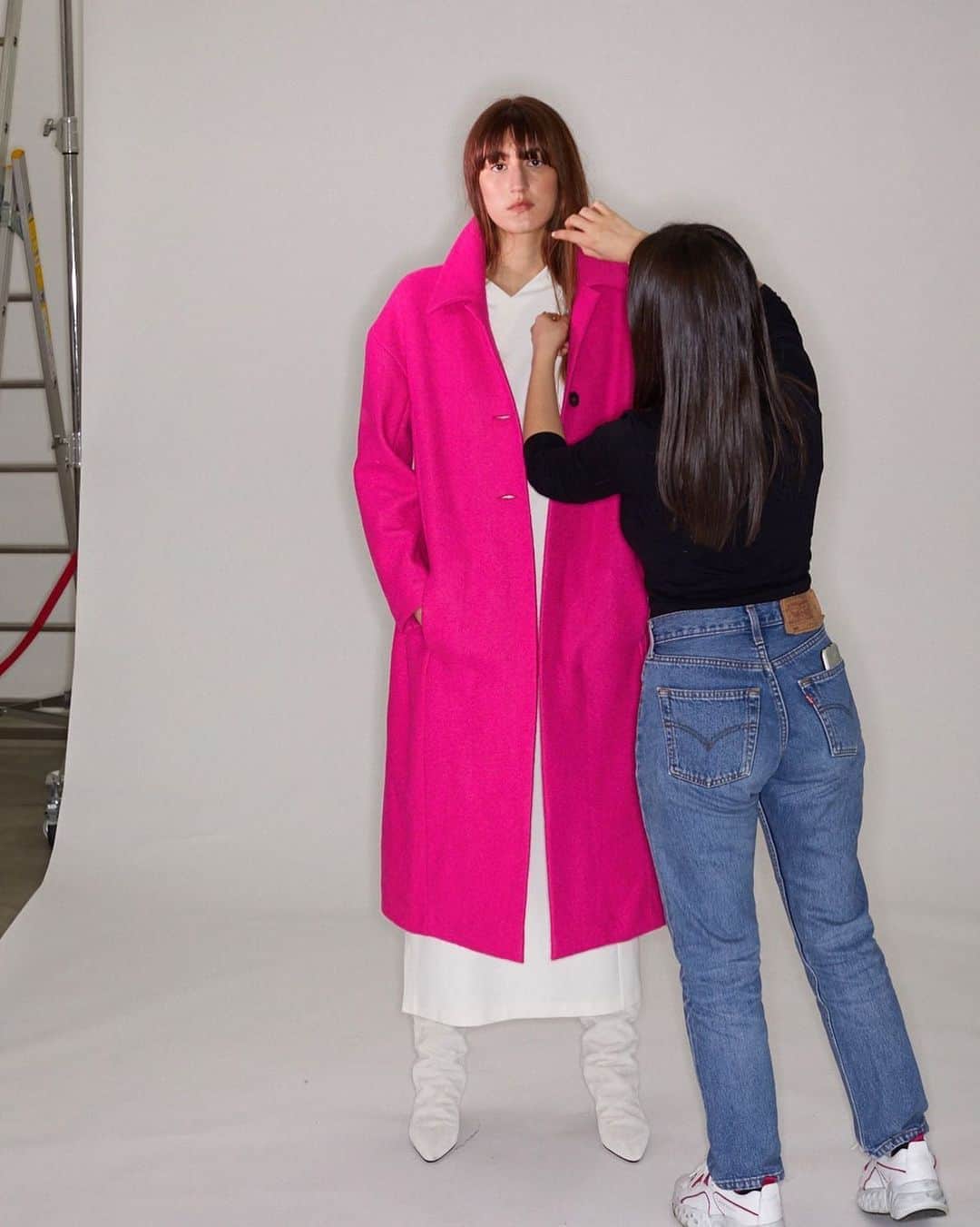のインスタグラム：「collection PRIVĒE? FW 20-21  #collectionpriveeofficial  • • • • #lookbook #fw2021 #newcollection #fucsiamania #coat #womenswear #rtw #bestboutique #madeinitaly #fashionista #wintercollection #contemporary #longocoat」