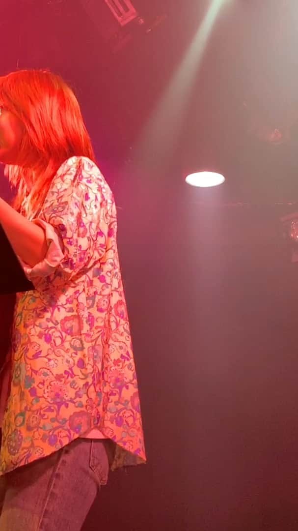 大矢梨華子のインスタグラム：「お久しぶりのライブ映像公開🎥﻿ ﻿ 10月30日(金)下北沢空き地にて開催します「大矢梨華子お誕生日ライブ〜ありがとう2020〜」チケット一般発売がスタートしました🦦💭﻿ ﻿ 詳しくはプロフィールのURLをご覧ください！」