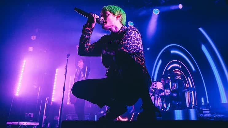Kerrang!さんのインスタグラム写真 - (Kerrang!Instagram)「Waterparks have released the trailer for their “first ever full-length concert film”, FANDOM: Live In The UK - so we’re throwing things back to that very tour earlier this year 🔥 Watch the trailer now over on Kerrang.com!   📸: @andyforduk  @waterparks @awstenknight #waterparks #awstenknight #awsten #dewayne #hopelessrecords #fandom」10月16日 19時47分 - kerrangmagazine_
