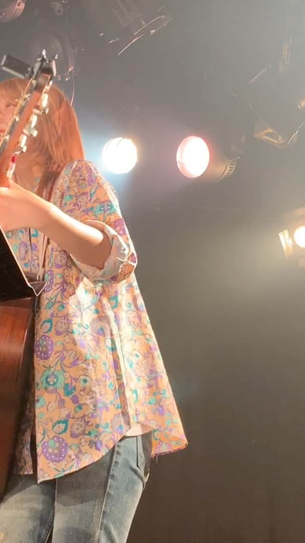 大矢梨華子のインスタグラム：「お久しぶりのライブ映像公開🎥﻿ ﻿ 10月30日(金)下北沢空き地にて開催します「大矢梨華子お誕生日ライブ〜ありがとう2020〜」チケット一般発売がスタートしました🦦💭﻿ ﻿ 詳しくはプロフィールのURLをご覧ください！」