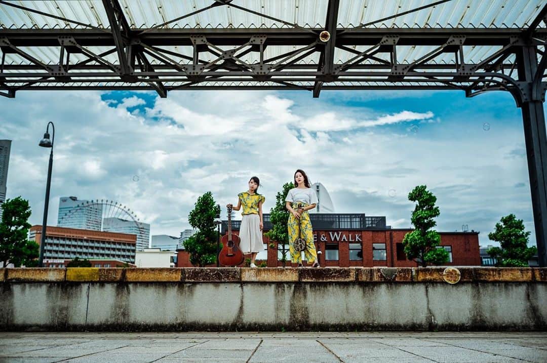 なみなみのインスタグラム：「♪ いーどぅし3回目の「スタジオアコースティック生ライブ」開催決定致しました👏👏 . 今回はセットリストを数曲公開して配信ライブを行います！ テーマを『秋』にしてお届けしたいと思います☺️ . . . ●いーどぅしさーさー ●okinawan blue ●便座 ●裸の心 ●ゆうなぎ ●鳳仙花  他… . . . ほかの曲は当日のお楽しみ！ . 日程：2020/10/25 時間：19:00-20:00予定 チケット：¥1,000 . 久しぶりの配信ライブ楽しみすぎる☺️ 10/25みんなでいい日にしようね💚 . 配信終了後から10/28.21:30までの時間はチケットを購入していただいた方はこの期間に何回でも視聴が可能になります。 . URLはストーリーに載せておくねーん☺️🎸 . #いーどぅし #いーどぅし挨拶運動」