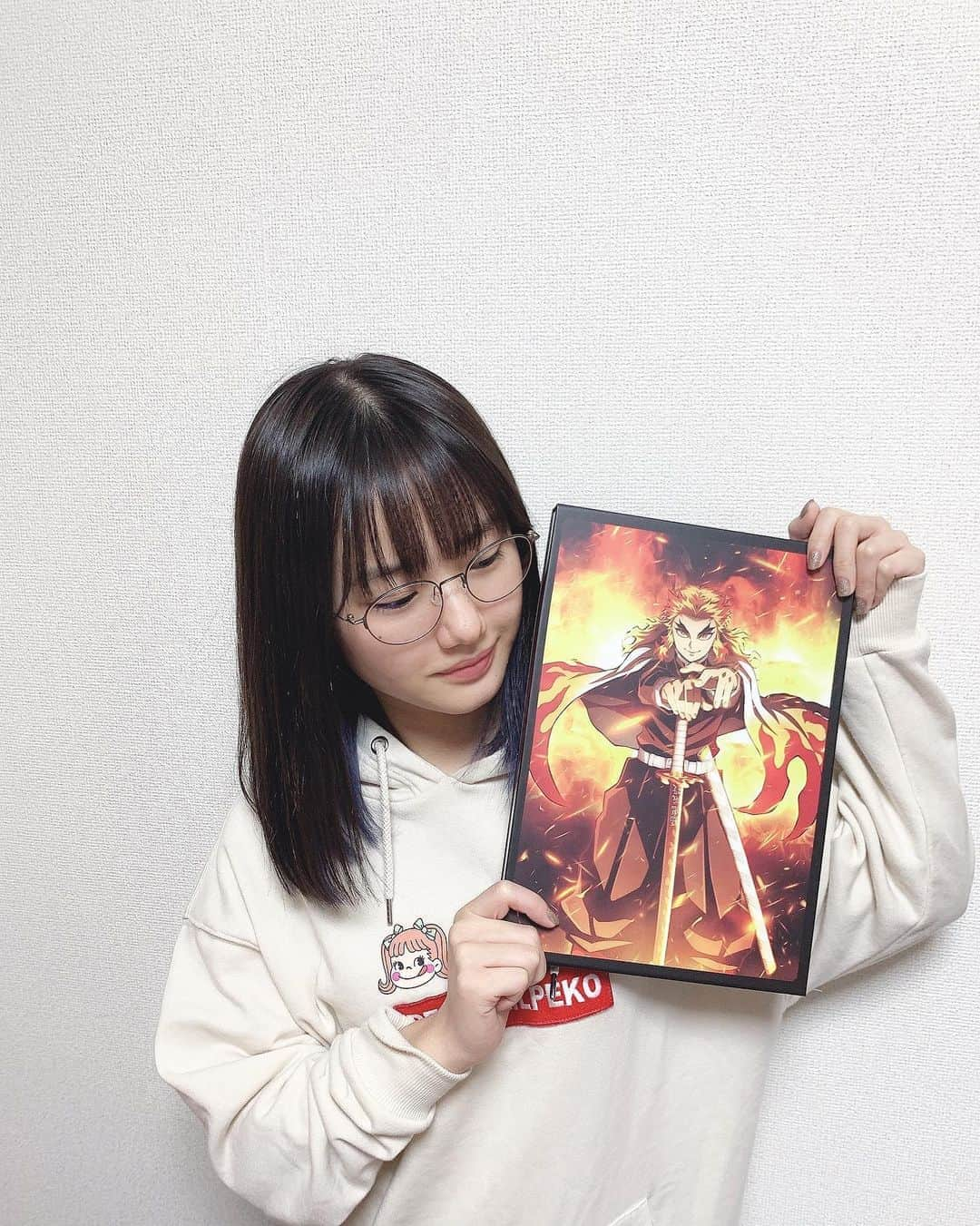 横山玲奈さんのインスタグラム写真 - (横山玲奈Instagram)「🔥🔥🔥 . . 劇場版「鬼滅の刃」無限列車編 見てきました！公開日！笑  とにかく最高でした... 笑って泣いてすごかったです😂 また見に行きたいくらい！ 煉獄さんかっこよかった...  #鬼滅の刃 #劇場版鬼滅の刃無限列車編 #鬼滅 #映画 #煉獄杏寿郎 #我妻善逸 #ドリンクホルダー #横山玲奈 #helloproject #morningmusume20 グッズ買いすぎた。笑」10月16日 19時58分 - reina_yokoyama.official