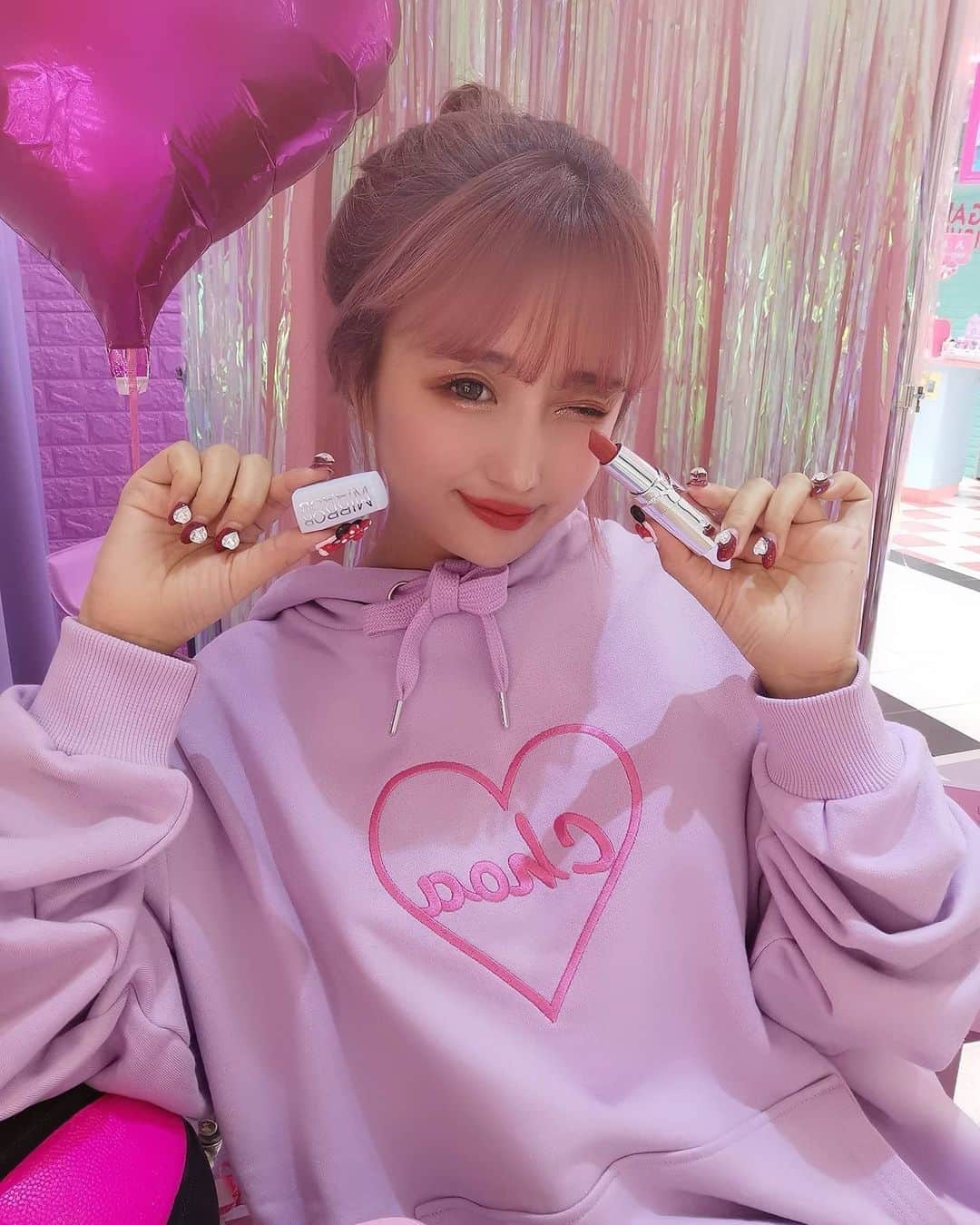 のインスタグラム：「ぱるるさん(@paruuuuuru )がクリエイティブディレクターを努めているmirror lip(@mirror_lip_official )のマットリップを一足お先に使ってます🧸💄💕 色めっっっっっちゃくちゃ可愛すぎ❣️ ぜったいモテる色してる🥺❣️ リップの名前も可愛くてわたしが選んだのは、 "あの子と違う日"💄💄💄 デイリーにも特別な日にもつけただけでオシャレになっちゃう魔法のリップ💄💋✨ . . . #ぱるる さん#島崎遥香 さん#マットリップ#レッドリップ#あの子と違う日#ミラーリップ#mirrorlip#コスメ紹介#コスメ好きさんと繋がりたい#コスメレポ#コスメマニア#リップマニア#💄#美容女子#美容好きな人と繋がりたい#메이크업#코스메틱#코스메틱그램#립스타그램#립스틱#팔로우해요#팔로우미#좋아요그램#좋아요반사」
