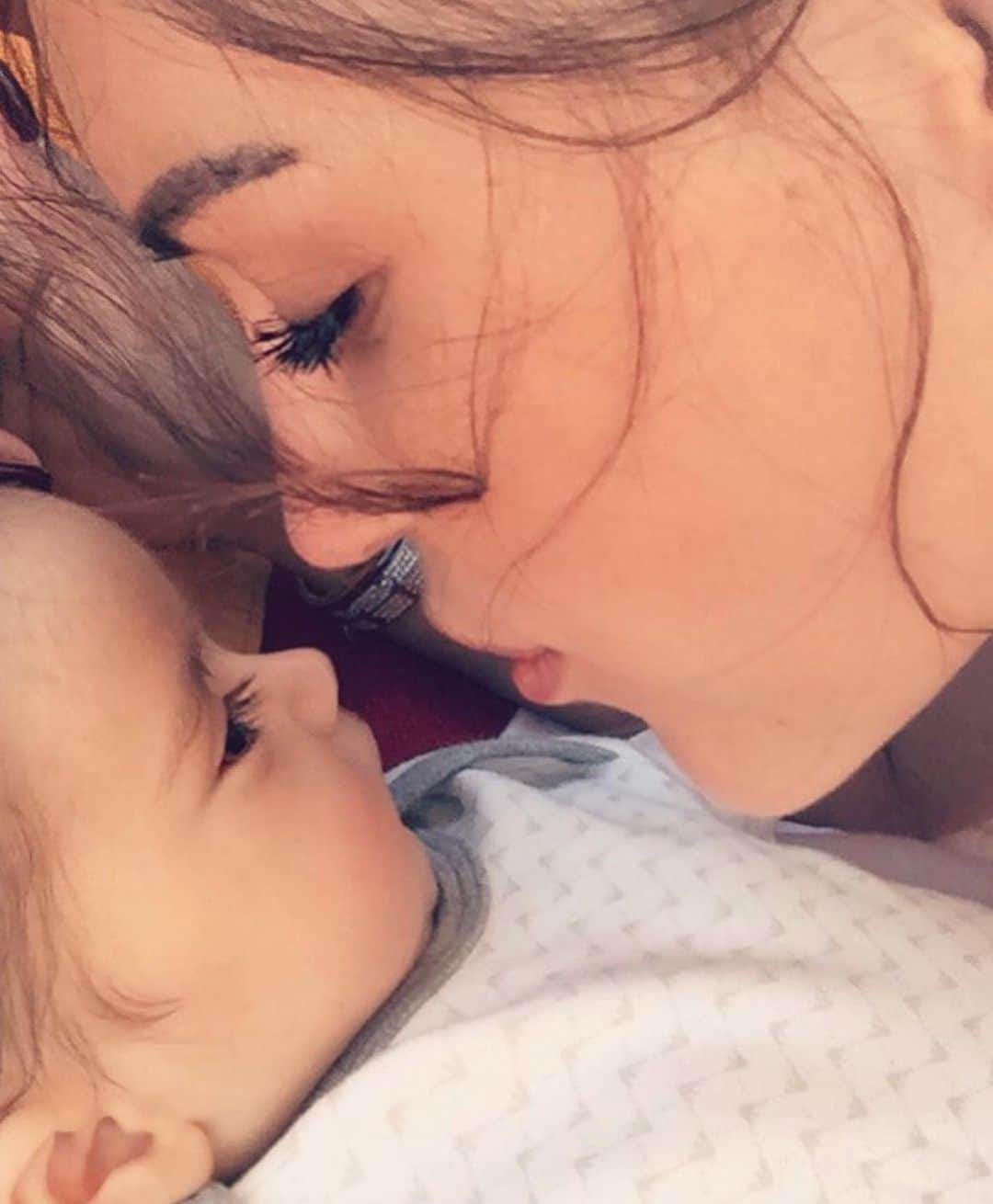 のインスタグラム：「It will always be you.. 💞 Happy 5th birthday sweetest boy in the world!! 🥳 Mommy loves you to the moon and back to infinity and beyond forever and ever ❤️❤️❤️❤️❤️❤️」