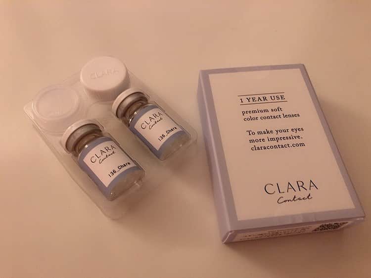 のインスタグラム：「コスパ最強の クララコンタクト🤎 @claracontact  とっても自然でかわいい チャームチョコ が届きました！  自然に盛れるから カラコンしてるの？ と言われるほど！ 今日はカフェでお勉強してたら 素敵なおじさまに、素敵だねぇと褒めていただき カラコンしたからナチュラルに素敵に見えたのかな！🤎 と嬉しくなりました。  カラコン！って感じで 目立たないカラコンを 探してる方にはとてもおすすめ。  しかも1年使えるので コスパが最強なんです💍  皆さんも是非 クララコンタクトで検索してサイト見てみてね〜！  #クララコンタクト #チャームチョコ #ナチュラル　#カラコン　#カラコンレビュー  #ワンイヤーコンタクト　#1yearコンタクト　#ナチュラルカラコン  #かわいい　#かわいくなりたい #バレないカラコン」
