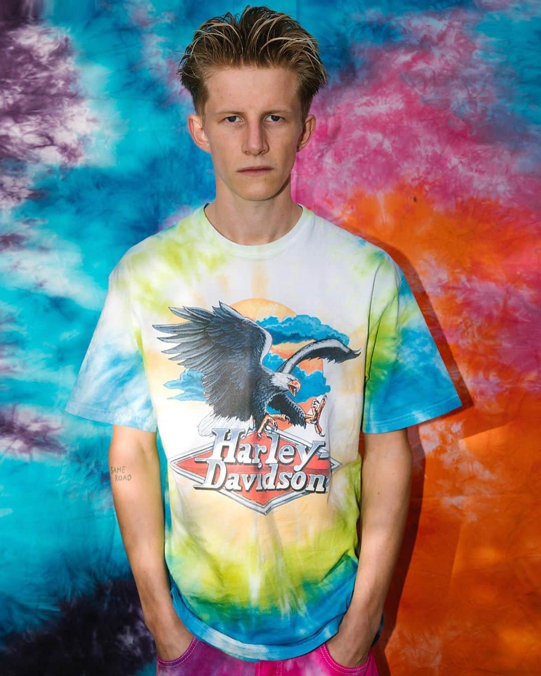 エルエヌシーシーさんのインスタグラム写真 - (エルエヌシーシーInstagram)「South London-based tie-dye brand, Stain Shade is driven by passion and a love of upcycling. For 10.10, @stain_shade presents an Americana-inspired collection of one-of-a-kind reworked Harley Davidson T-shirts and Patagonia check shirts. #TAKETEN」10月16日 20時06分 - thelncc