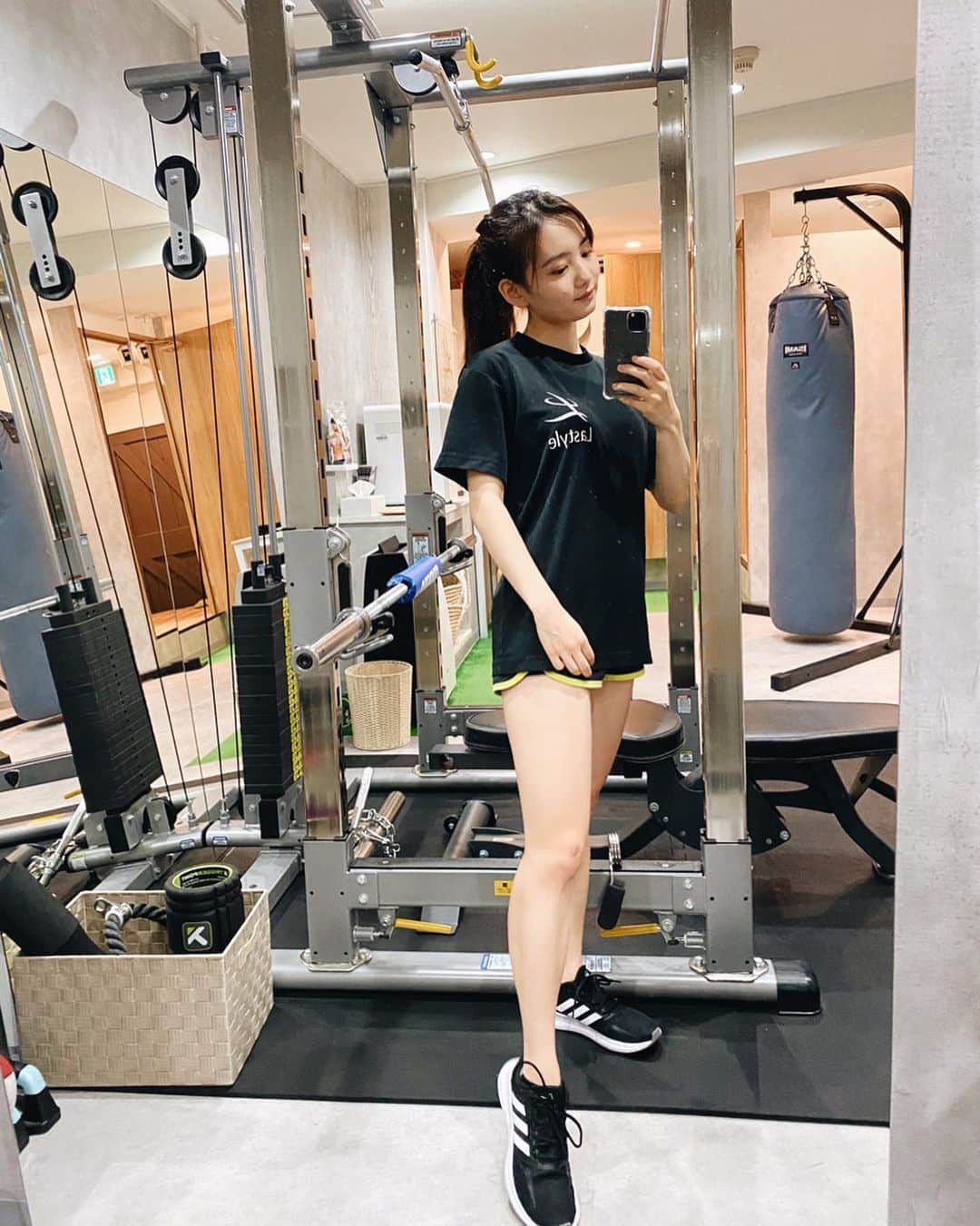 青山舞莉のインスタグラム：「@lastyle_official   ミーの投稿みて入会したらラスタイルオリジナルのプロテインが3カ月分無料になるみたいだよ🤍 トレーニング後飲んでるけどプロテインの独特な味が全然感じられなくてフレッシュな感じですっごい美味しいよ 最近はトレーニング頑張ってるから常に筋肉痛なの🥺 #ラスタイル #Lastyle #パーソナルジム　#ダイエット」