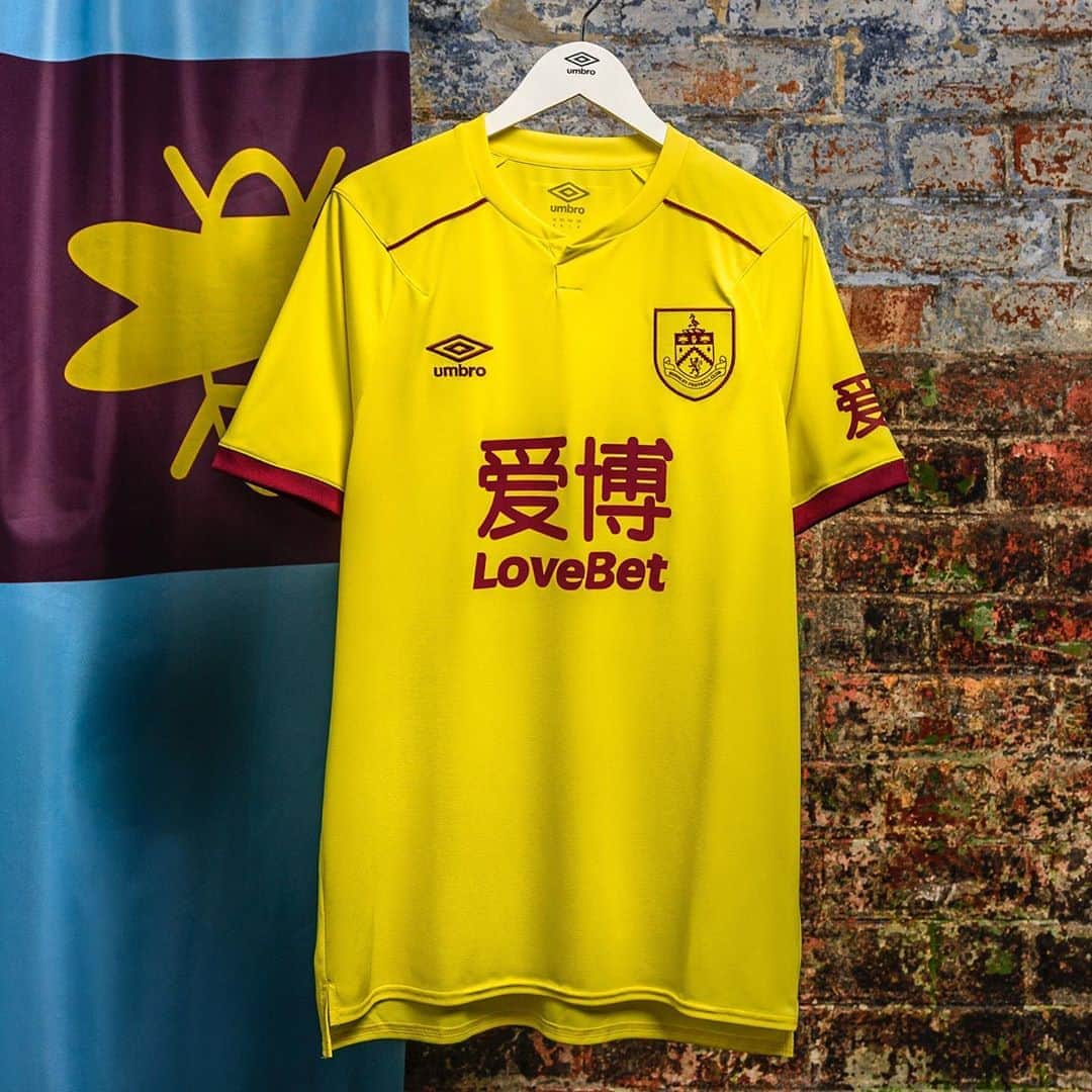 UMBROさんのインスタグラム写真 - (UMBROInstagram)「We stand together with @burnleyofficial.  20/21 Third Kit 🟡.  #umbro #umbrofootball #football #footballshirt #classicfootballshirts #soccer #soccerjersey」10月16日 20時19分 - umbro