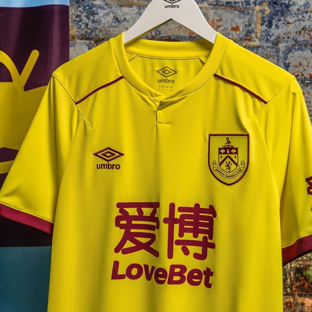 UMBROさんのインスタグラム写真 - (UMBROInstagram)「We stand together with @burnleyofficial.  20/21 Third Kit 🟡.  #umbro #umbrofootball #football #footballshirt #classicfootballshirts #soccer #soccerjersey」10月16日 20時19分 - umbro