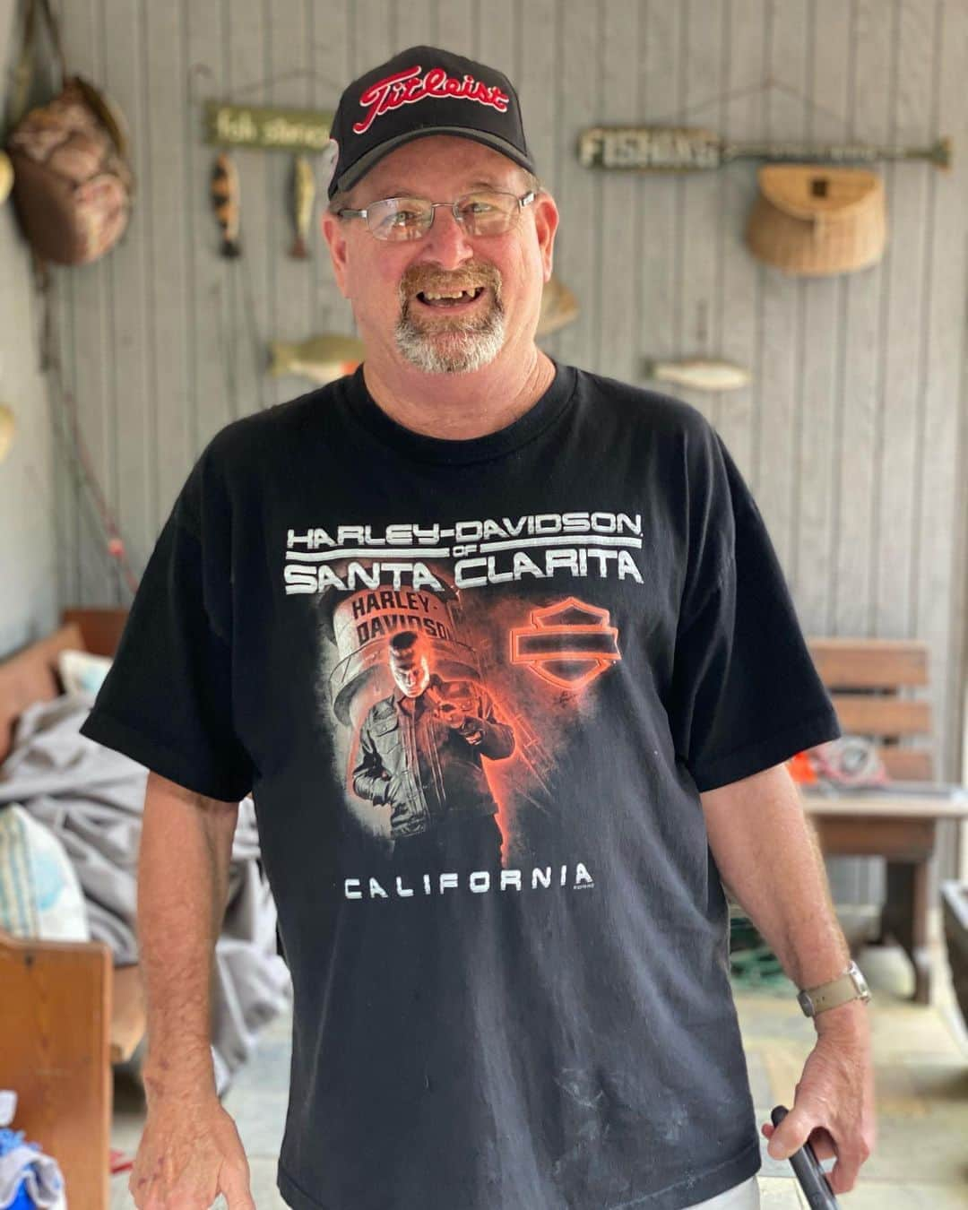 ロバート・パトリックさんのインスタグラム写真 - (ロバート・パトリックInstagram)「My best friend since 1960, Ken Andrews and his family showing their support for @santaclaritaharley and you can too! Go to H-DSC.com and pick up yours! Be like Ken! #family #friends #support #ride #friendship #brotherhood #loyalty」10月16日 20時19分 - ripfighter