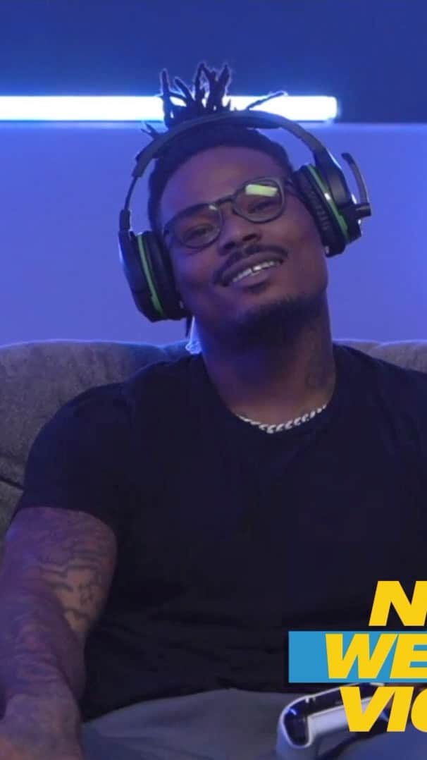 OAKLEYのインスタグラム：「Week 4 of @derwinjames VS The World brought the heat. @lilyachty tried to take the @eamaddennfl crown but the throne still has the same king. 🙌⚡🎮」