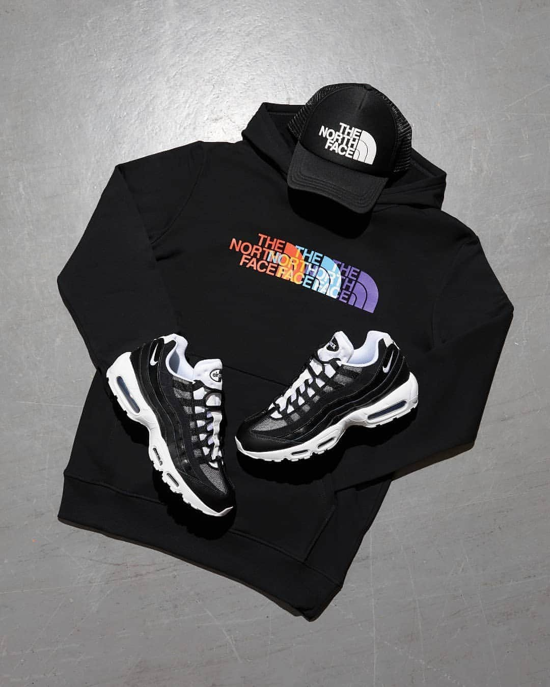 FOOTASYLUMさんのインスタグラム写真 - (FOOTASYLUMInstagram)「Fresh Fit Friday! 🔥  Pair the @thenorthfaceuk RGB Prism Logo Overhead Hoodie with the Logo Trucker Cap & @nikesportswear Air Max 95!  #Footasylum #TheNorthFace #Nike #AirMax95」10月16日 20時31分 - footasylum