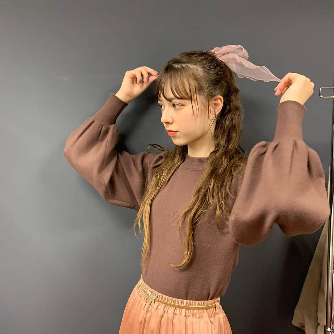 木下絵里香さんのインスタグラム写真 - (木下絵里香Instagram)「・ ・ 昨日の続き📷💓 ・ かわいい服多い...🥺💭 ・ ・ #olivedesolive#オリーブデオリーブ#オフショ#秋服#冬服#ニット#スカート#リボン#ハーフアップ#Japanesegirl#Japanesemodel」10月16日 20時24分 - _erika__k__