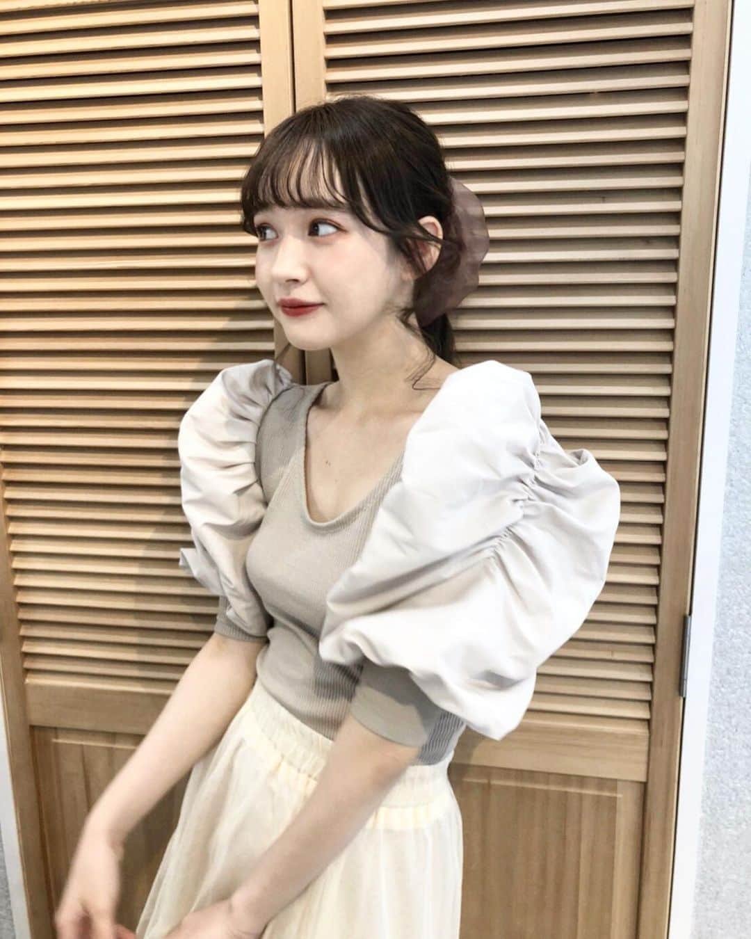 ナタリア聖奈さんのインスタグラム写真 - (ナタリア聖奈Instagram)「・ ・ La sangre mexicana se está diluyendo😕🥵 ・ #ナタリア聖奈 #ljk #ヴィンテージファッション #フリルブラウス  #チョコレートブラウン #ヘアアレンジ  #秋カラー #透明感カラー」10月16日 20時31分 - _natamilk_