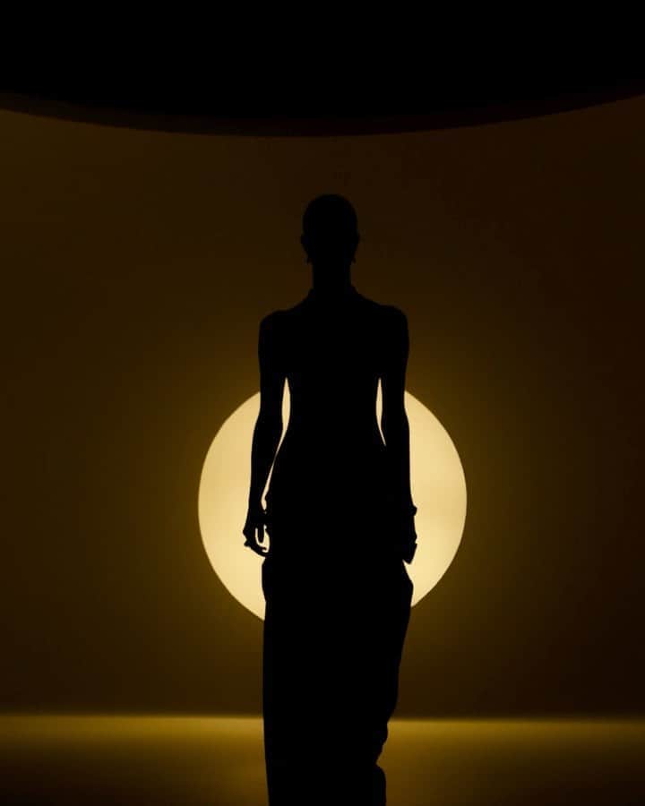 のインスタグラム：「The supreme catalyst for life. #LouisVuitton’s Jewelry Artistic Director Francesca Amfitheatrof conveys the limitless power of the sun through the luminous Soleils High Jewelry pieces. Explore the new Stellar Times Collection.」