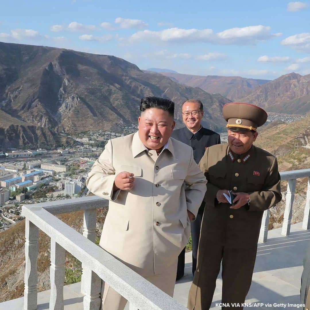 ABC Newsさんのインスタグラム写真 - (ABC NewsInstagram)「Picture released from North Korea’s official Korean Central News Agency shows North Korean leader Kim Jong Un inspecting site in the Komdok area of South Hamgyong Province, which was damaged by a typhoon.」10月16日 20時33分 - abcnews