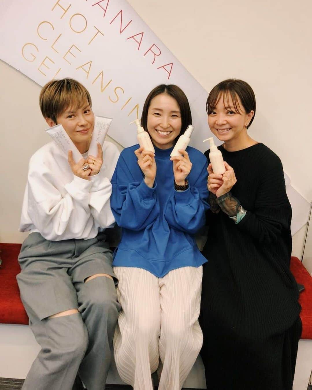 EMIのインスタグラム：「☆ インスタライブ見て頂いた皆様 ありがとうございました☺️ 楽しすぎてあっという間だった〜！ @manara_japan  @imajuku0107」
