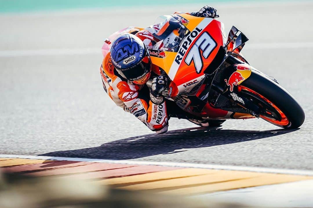 レプソル・ホンダのインスタグラム：「First of two. Cold in Aragon, but we’ll heat it up 😉 ⠀⠀⠀⠀⠀⠀⠀⠀⠀ #AragonGP #MotoGP #AM73 #AlexMarquez #SB6 #StefanBradl #Repsol #Honda #RepsolHonda #HRC #RC213V #ThePowerOfDreams #Racing #Motorcycle #Team #OneHeart」