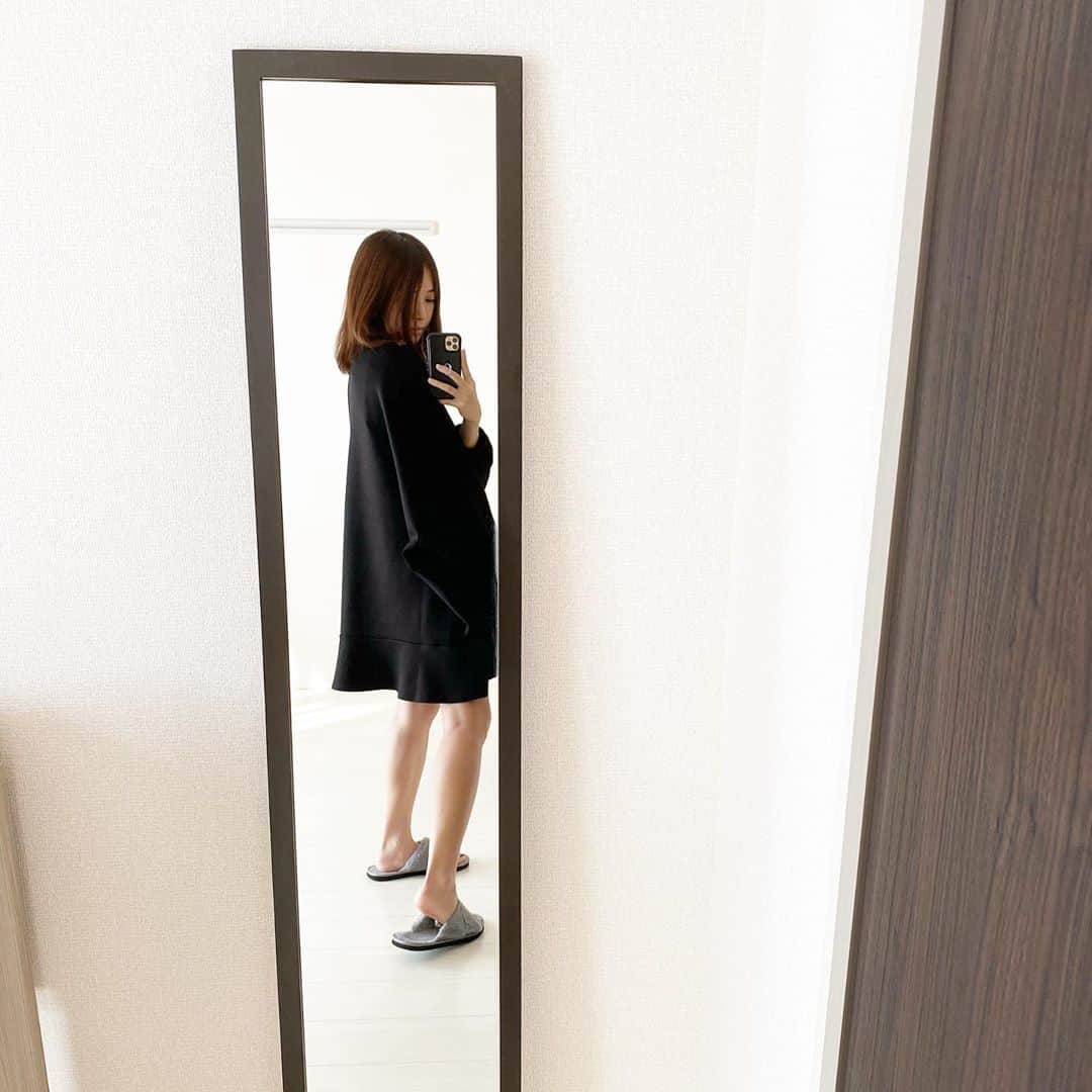 片桐優妃のインスタグラム：「@mite__official の#ポンデワンピ がかわいすぎてずっと着ていたい😭💓 . . . #おうちコーデ #ファースリッパ #ワンピース #mite」