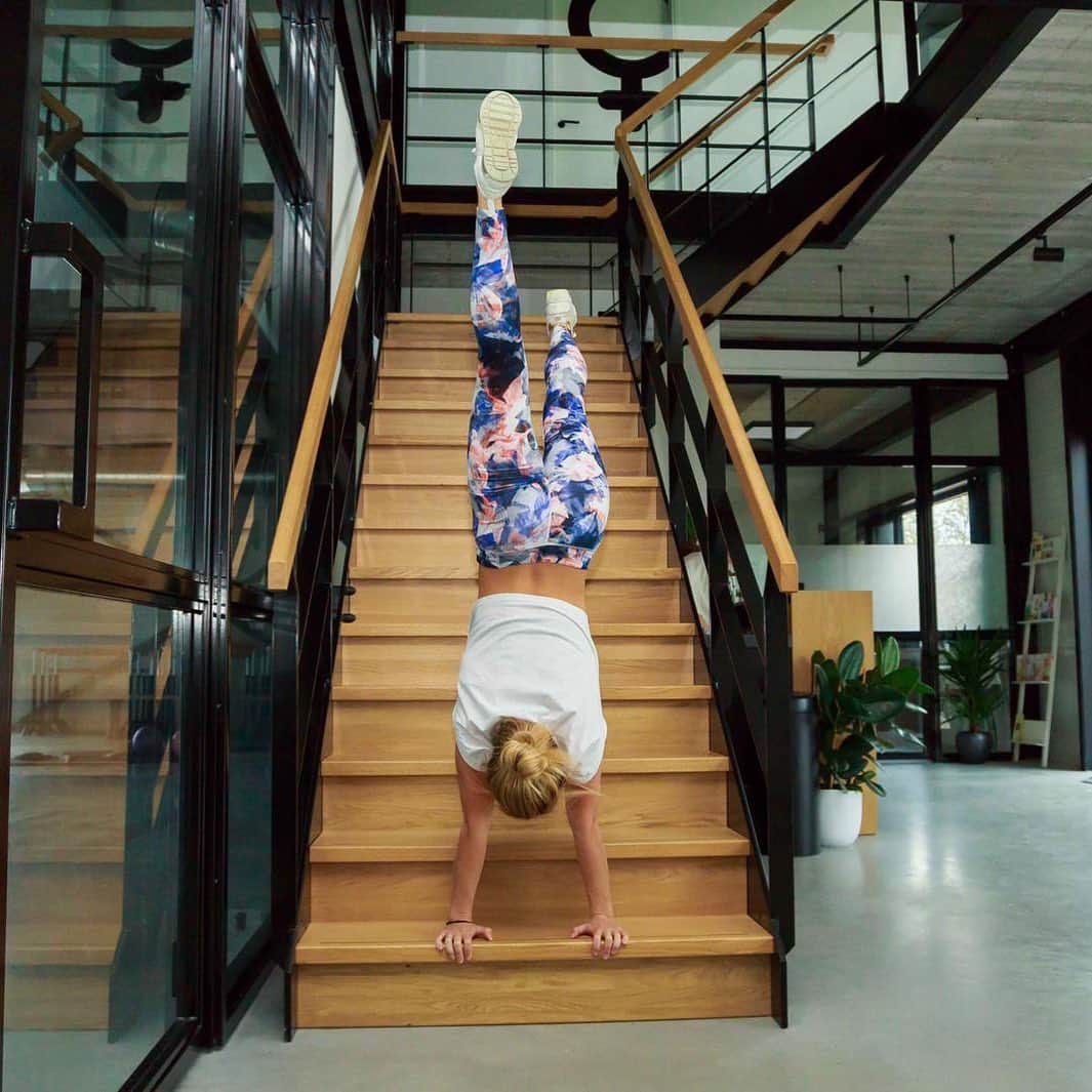 セリーヌ・バン・ガーナーさんのインスタグラム写真 - (セリーヌ・バン・ガーナーInstagram)「casual, because the world is upside down as well ~ 📸 @simonintveld」10月16日 20時41分 - celinevangerner