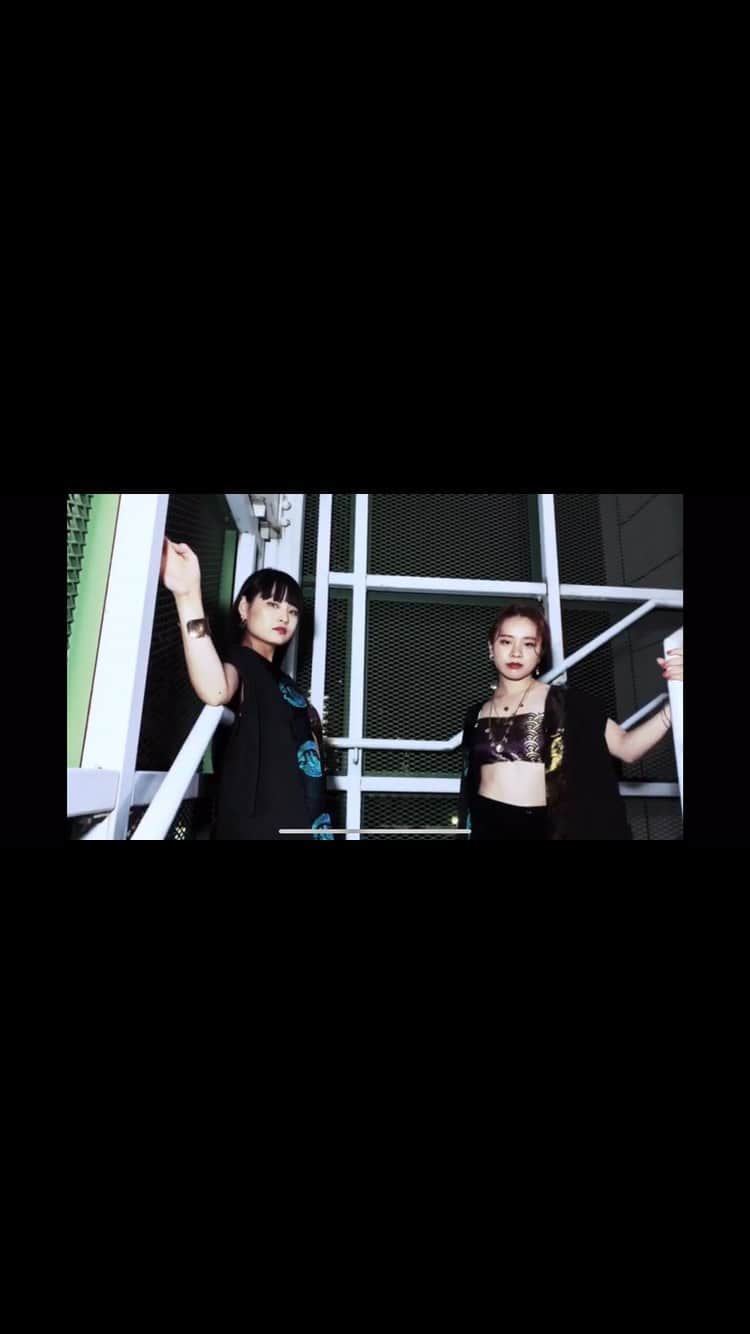 新野彩乃のインスタグラム：「. 長い長い冬眠から、皆様明けましておめでとうございます🐉 コロナにも屈せず素敵な作品撮ってもらいました。まだまだヒドラリアン生活楽しんでいくぞｫ⤴︎⤴︎ . . 🎥: @utmr1998922  🐍: @_0913n」
