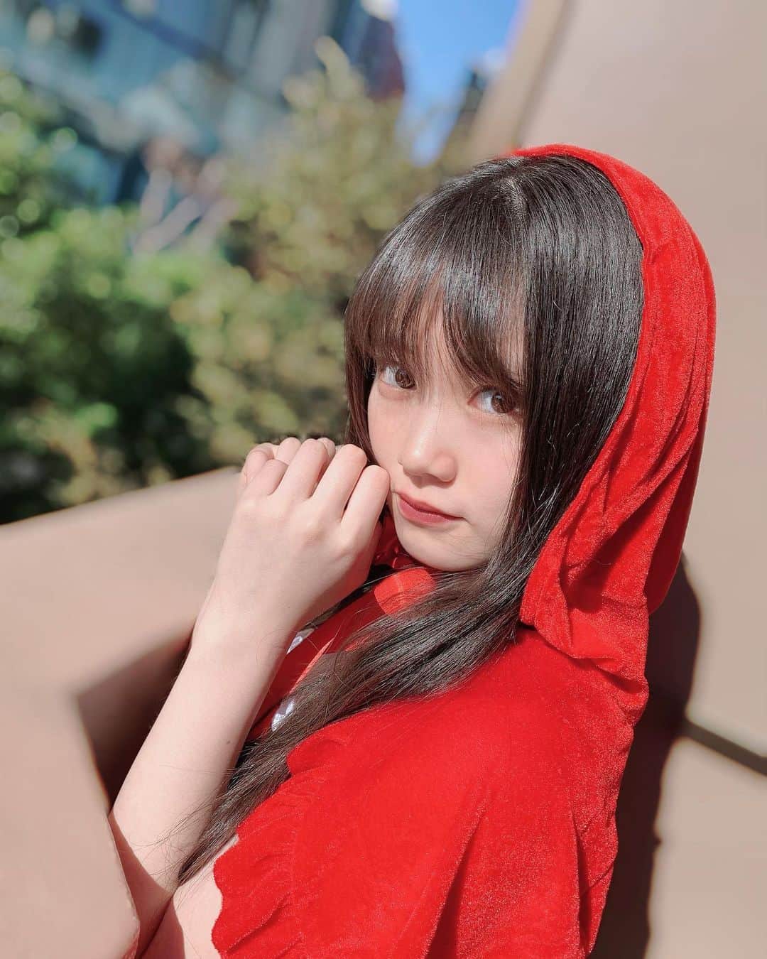 小野田紗栞のインスタグラム：「🍎 ハッピーハロウィン🎃👻  今年は赤ずきんちゃんになったよ  どうですか？？？？  #tsubaki_factory #つばきファクトリー#小野田紗栞#ハロウィン#ハロウィンコスプレ #ハロウィン仮装 #赤ずきん #トリックオアトリート #アイドル#idol#followｍe」