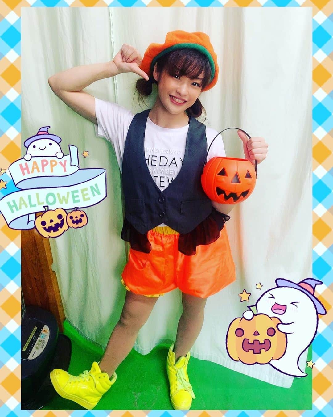 知念紗耶のインスタグラム：「昨日楽屋で「今日はハロウィンだね👻🍭」って言ったら、「ハロウィンは明日です！！」って総ツッコミにあったよ🤣 28年間ずっと、10月30日がハロウィンだと思っていました😅 Happy Halloween🎃✨✨ #Halloween」
