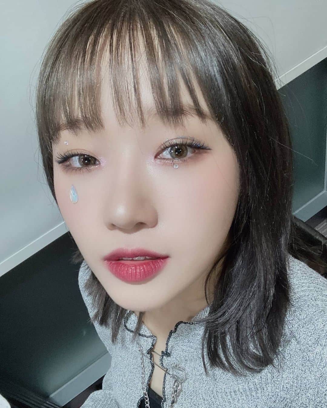 チェ・ユジョンのインスタグラム：「쿨 막방 끄읕~! 왠지 아직 안 끝난 듯한 느낌이네여 😎 오늘 날씨 좋다! 좋은 하루 보내요 키링 ♡   #유정 🌻  #위키미키 #WEKIMEKI #CHOIYOOJUNG #최유정 #YOOJUNG」
