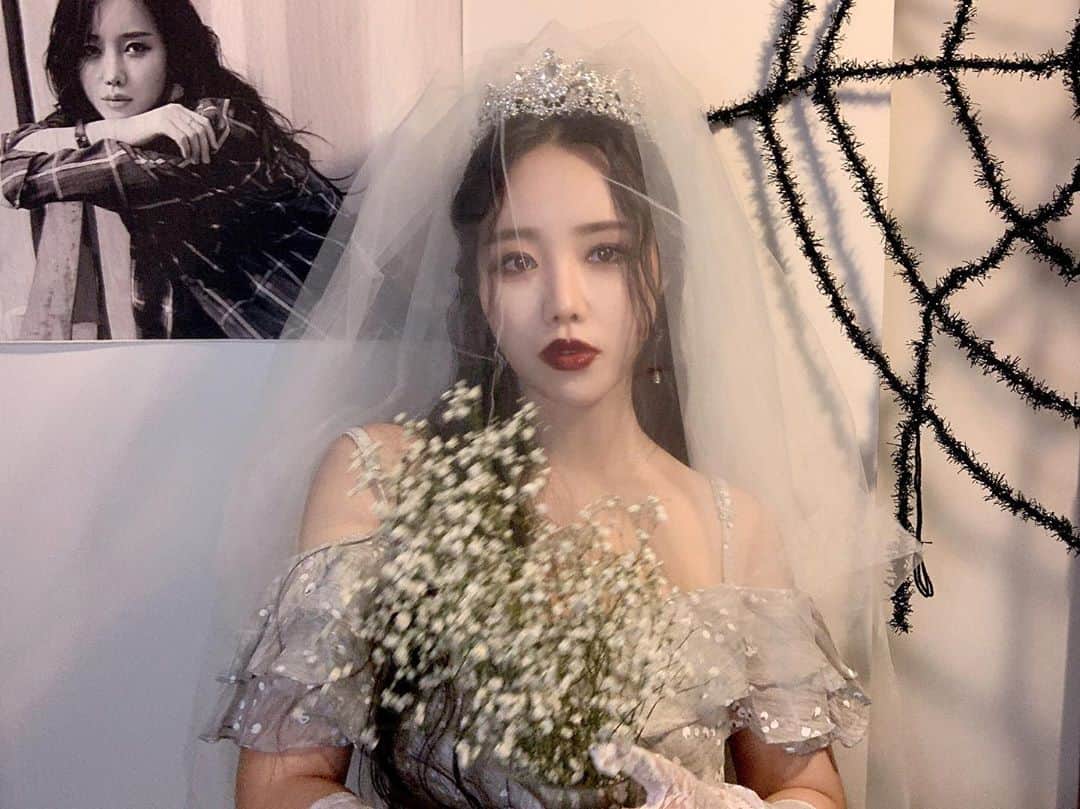 のインスタグラム：「Trick or treat🎃👻  #halloween #할로윈 #유령신부」