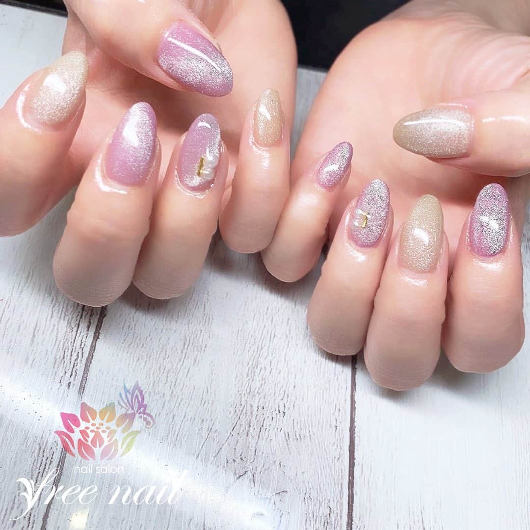 free nail フリーネイルのインスタグラム：「. お客様ネイル💅🏻🌝 . マグネットネイル🧲 . キレイ色も素敵💗 入荷以来大人気です🧚🏻‍♀️✨ . ご来店ありがとうございました🙇🏻‍♀️🙇🏻‍♀️🙇🏻‍♀️💗 . #ネイルアート #ジェルネイル #ネイルサロン #大阪ネイルサロン #ネイルデザイン #ネイルチェンジ #マグネットネイル #マグネットジェル #スターギャラクシーネイル #キラキラネイル #ベージュネイル #ピンクネイル #デザインネイル #トレンドネイル #大人ネイル #シンプルネイル #きれいめネイル #秋ネイル #autumnnails #nailsart #nailsdid #美甲 #日式美甲 #日式美甲胶 #日本美甲师 #日本美甲老师 #美甲上课 #日本胶 #フリーネイル #freenail」