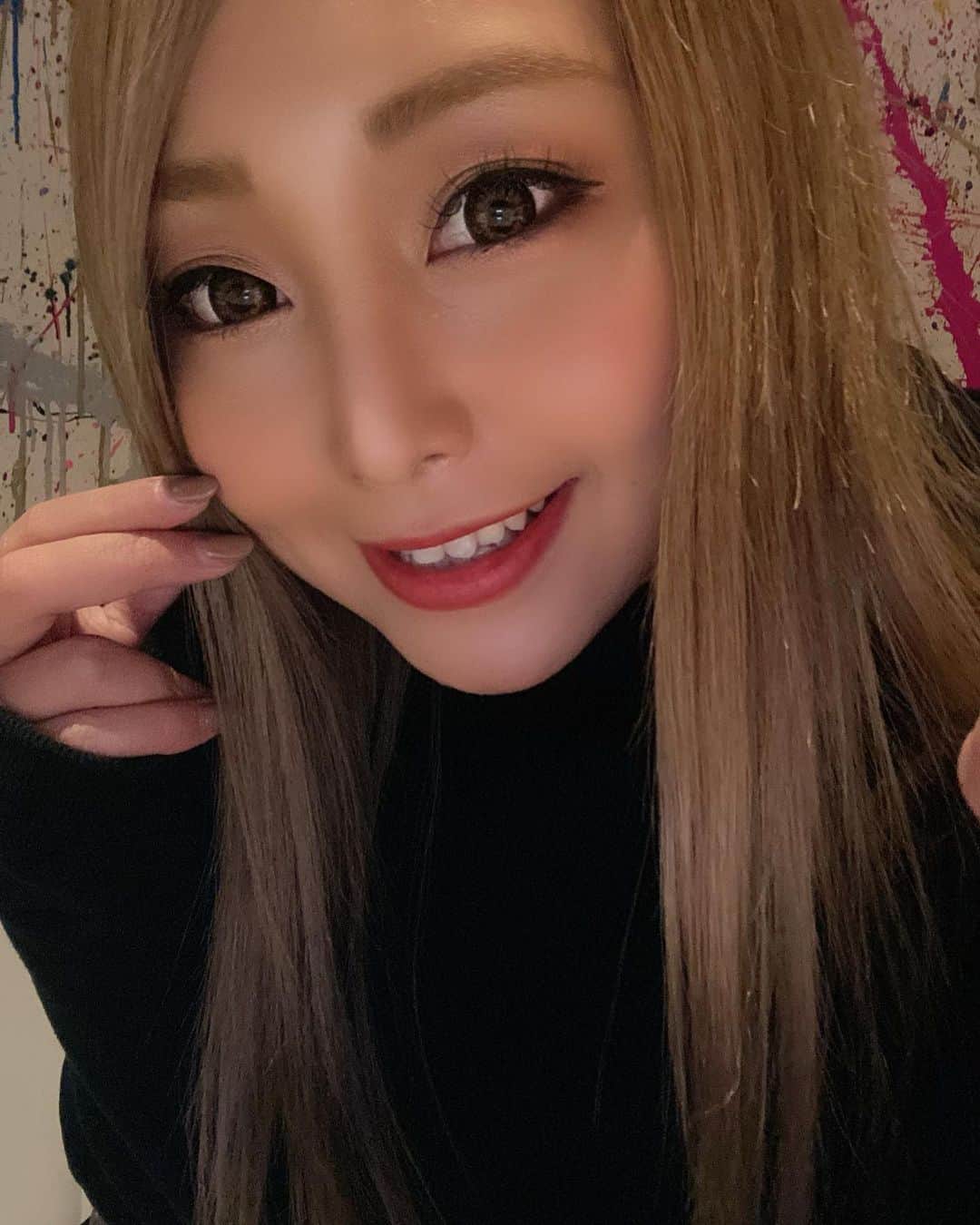 椎木くるみのインスタグラム：「メイクの感じ変えたら好評だった🙋‍♀️🙋‍♀️  #女優　#キャバ嬢 #キャバクラ #kabukicho #歌舞伎町  #銀座 #ginza #渋谷 #shibuya #六本木 #roppongi #gal #ギャル #instagood #igersjp #followme #actress #followｍe #ぎゃる #likeforlikes #tbt #me」