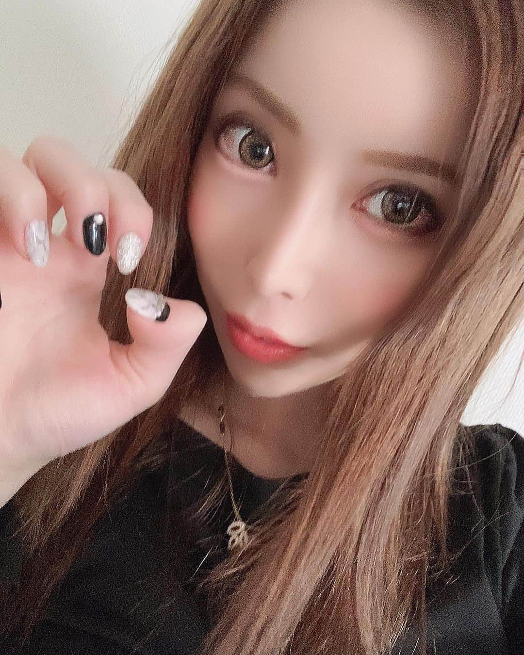 高橋沙弥華のインスタグラム：「久しぶりに自撮りした👩🏼w  マウスピース破れたの寝ぼけて捨ててまた作り直し🦷  @selectshop.selepuuで自分用に買ったセットアップ着た🥰  #セレクトショップ #selectshop #歯医者 #自撮り #自撮り女子 #秋冬コーデ #秋コーデ #秋服コーデ #お洒落さんと繋がりたい #お洒落さんとつながりたい #キャバ嬢 #休憩中 #ステイホーム #アパレル #在宅ワーク #在宅勤務 #在宅 #インポートセレクトショップ #オーナー #美容好きな人と繋がりたい #美容 #整形 #美容整形」