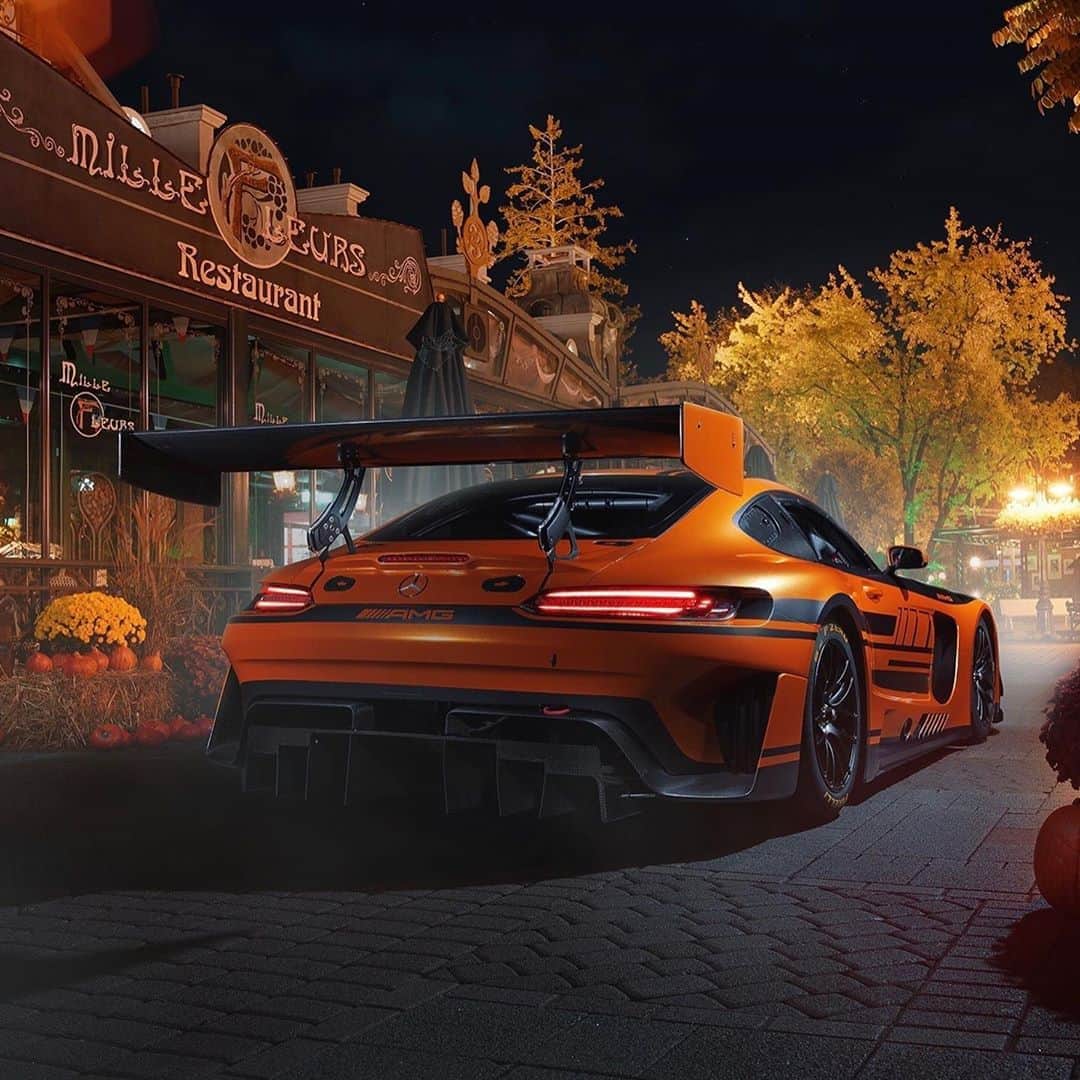 メルセデス・ベンツさんのインスタグラム写真 - (メルセデス・ベンツInstagram)「The Mercedes-AMG GT3 with its orange-black design cuts a pretty spooky figure. Happy Halloween! 🎃   📸 @ranier_fernandez_photography for #MBsocialcar @mercedesamg #halloween @europapark」10月31日 16時05分 - mercedesbenz