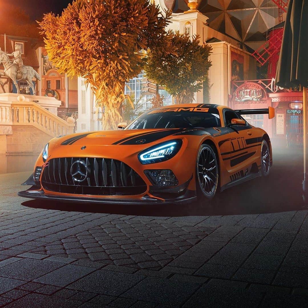 メルセデス・ベンツさんのインスタグラム写真 - (メルセデス・ベンツInstagram)「The Mercedes-AMG GT3 with its orange-black design cuts a pretty spooky figure. Happy Halloween! 🎃   📸 @ranier_fernandez_photography for #MBsocialcar @mercedesamg #halloween @europapark」10月31日 16時05分 - mercedesbenz