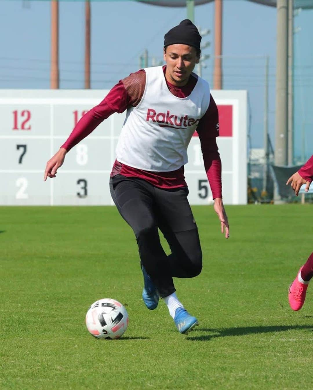 大崎玲央さんのインスタグラム写真 - (大崎玲央Instagram)「Enjoying every moment😄⚽️💪🏽 #visselkobe #ヴィッセル神戸 #wearekobe #foreverfoward #トモニイコウ」10月31日 16時06分 - leo.osaki