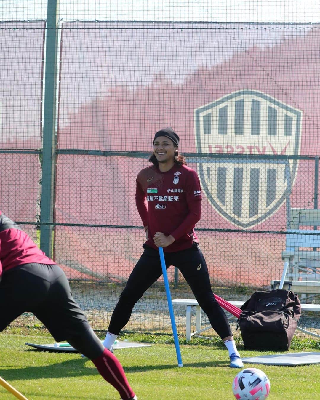 大崎玲央のインスタグラム：「Enjoying every moment😄⚽️💪🏽 #visselkobe #ヴィッセル神戸 #wearekobe #foreverfoward #トモニイコウ」