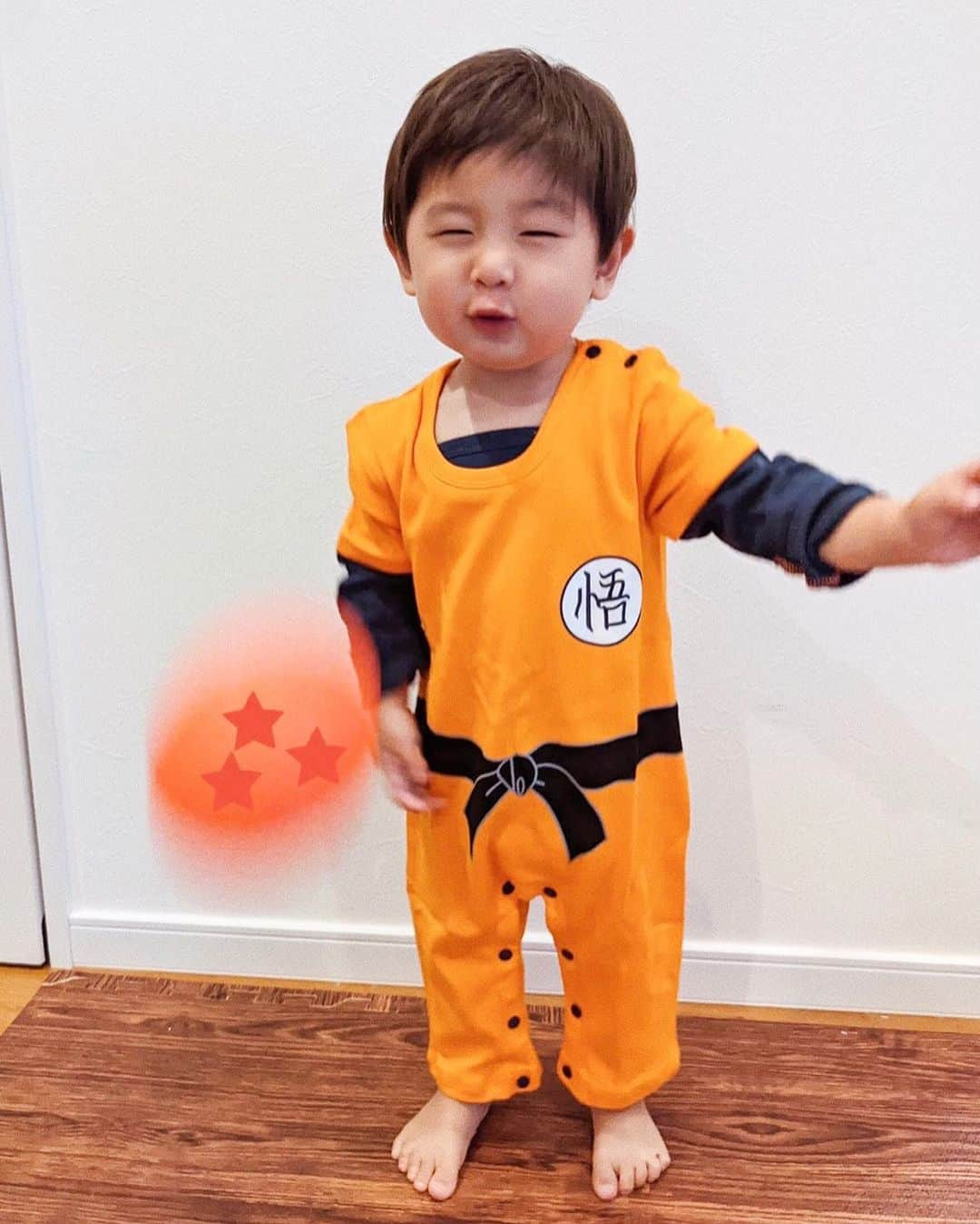 ソンイさんのインスタグラム写真 - (ソンイInstagram)「Happy halloween👻🎃 第二弾は孫悟空👦🏻☄️🔥 1枚目はやんちゃさが伝わるようなあえての不意打ちショットで🤣  私の旧姓が「孫」だから、自分の子供の頃は孫悟空じゃんとお決まりで言われてて息子にコスプレやってみたかったの🔥笑  #ハロウィンコスプレ #ハロウィン #孫悟空 #ドラゴンボール #1歳7ヶ月 #男の子ベビー #男の子コーデ #男の子育児」10月31日 16時17分 - sunwei1013