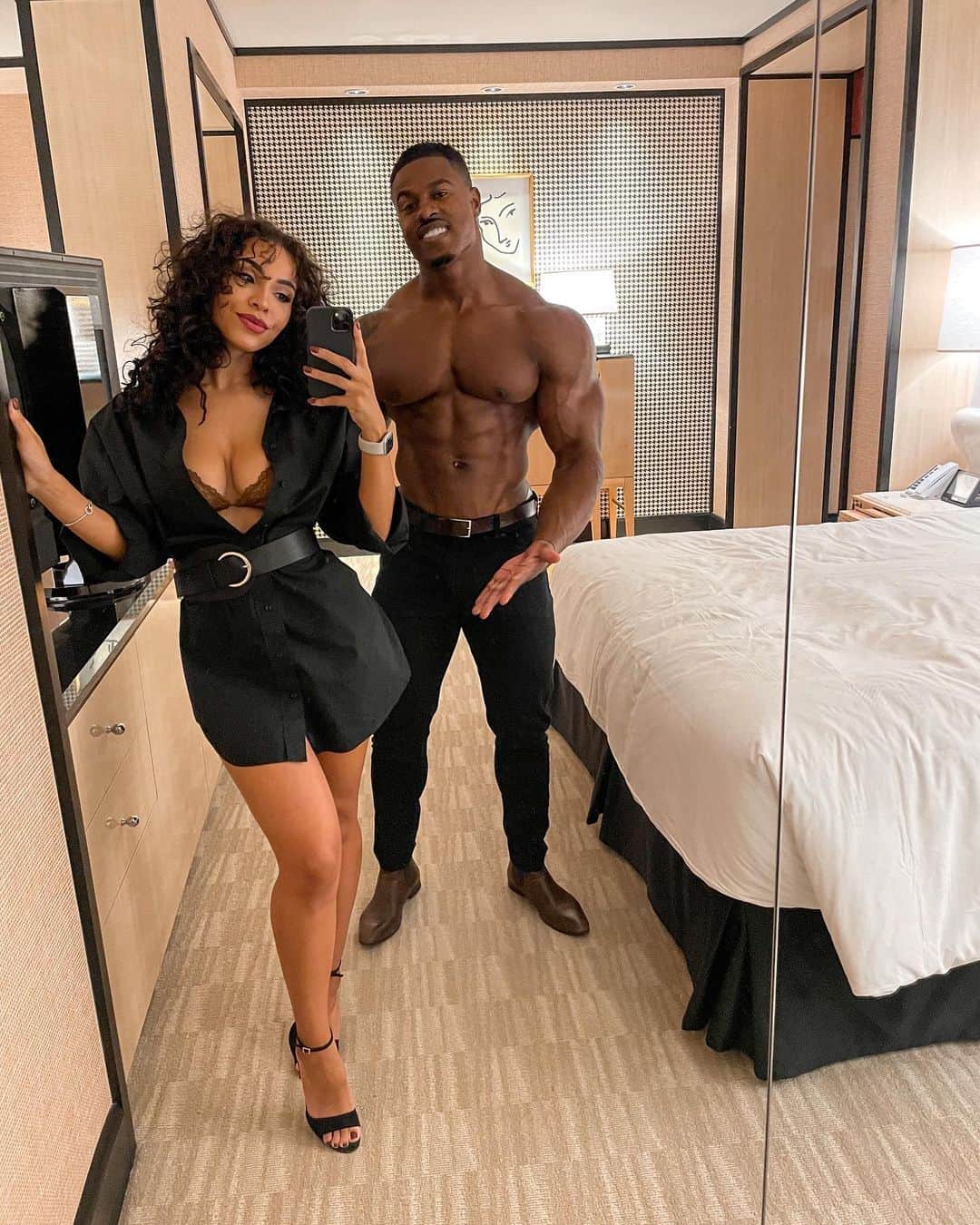 Simeon Pandaさんのインスタグラム写真 - (Simeon PandaInstagram)「@chanelcocobrown literally took the shirt off my back for her outfit 😅 she made it look good though 🔥👏🏾」10月31日 16時12分 - simeonpanda