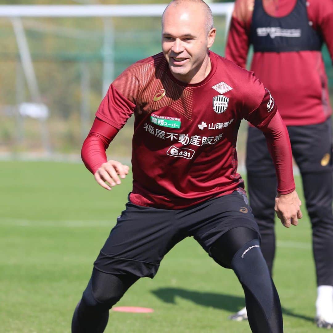 のインスタグラム：「Positive mentality 😄  #vissel #visselkobe #ヴィッセル #ヴィッセル神戸 #Kobe #神戸 #WeAreKobe #KobeForeverForward #一致団結 #JLeague #Jリーグ #DAZN #Iniesta」