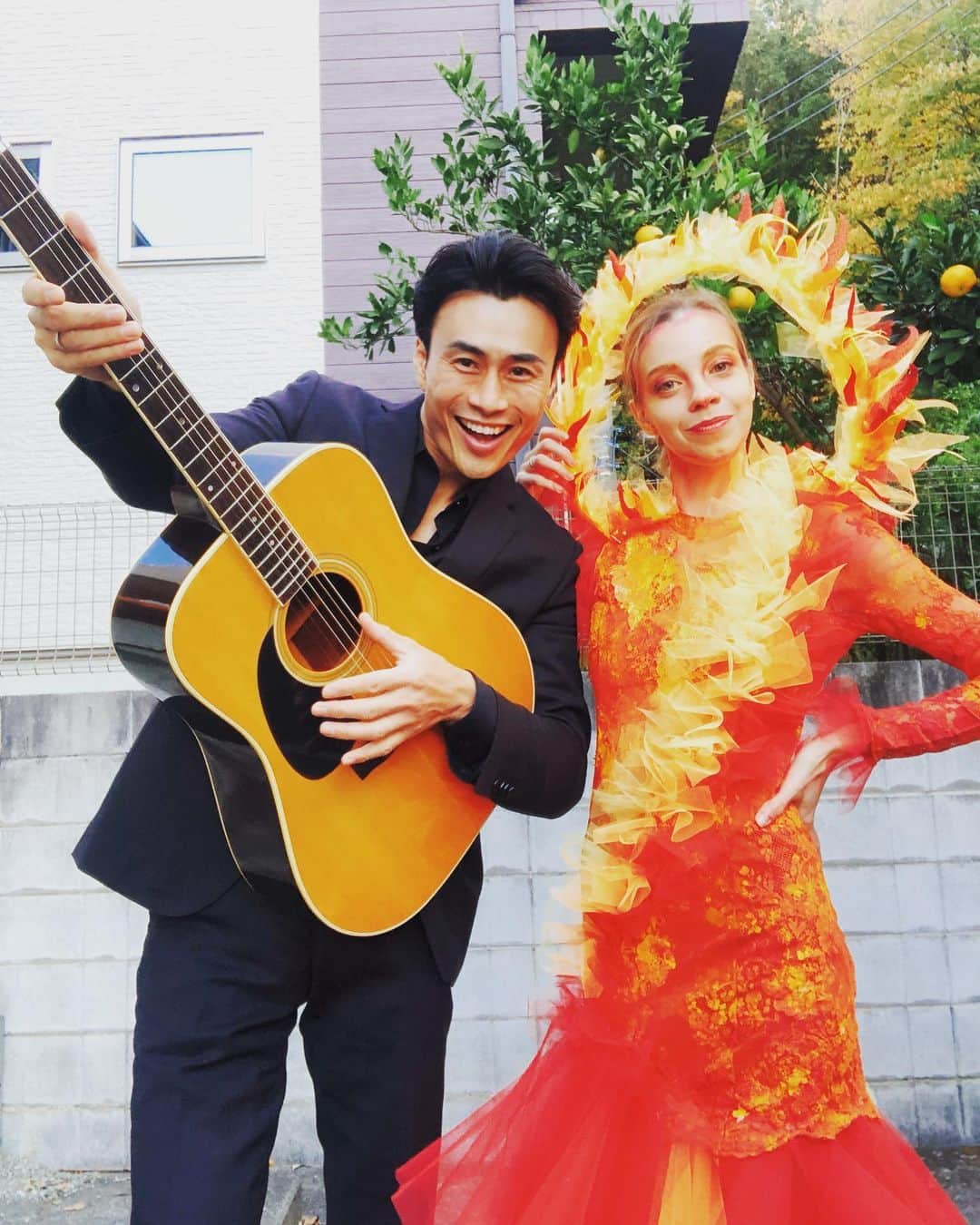 高木悠暉のインスタグラム：「ハッピーハロウィン🎃 HAPPY HALLOWEEN 🎃   Johnny Cash & Ring of fire 🔥   I love Johnny Cash.  #おうちでハロウィン #ジョニーキャッシュ #johnnycash #ringoffire #halloween #happyhalloween #halloweencostume」