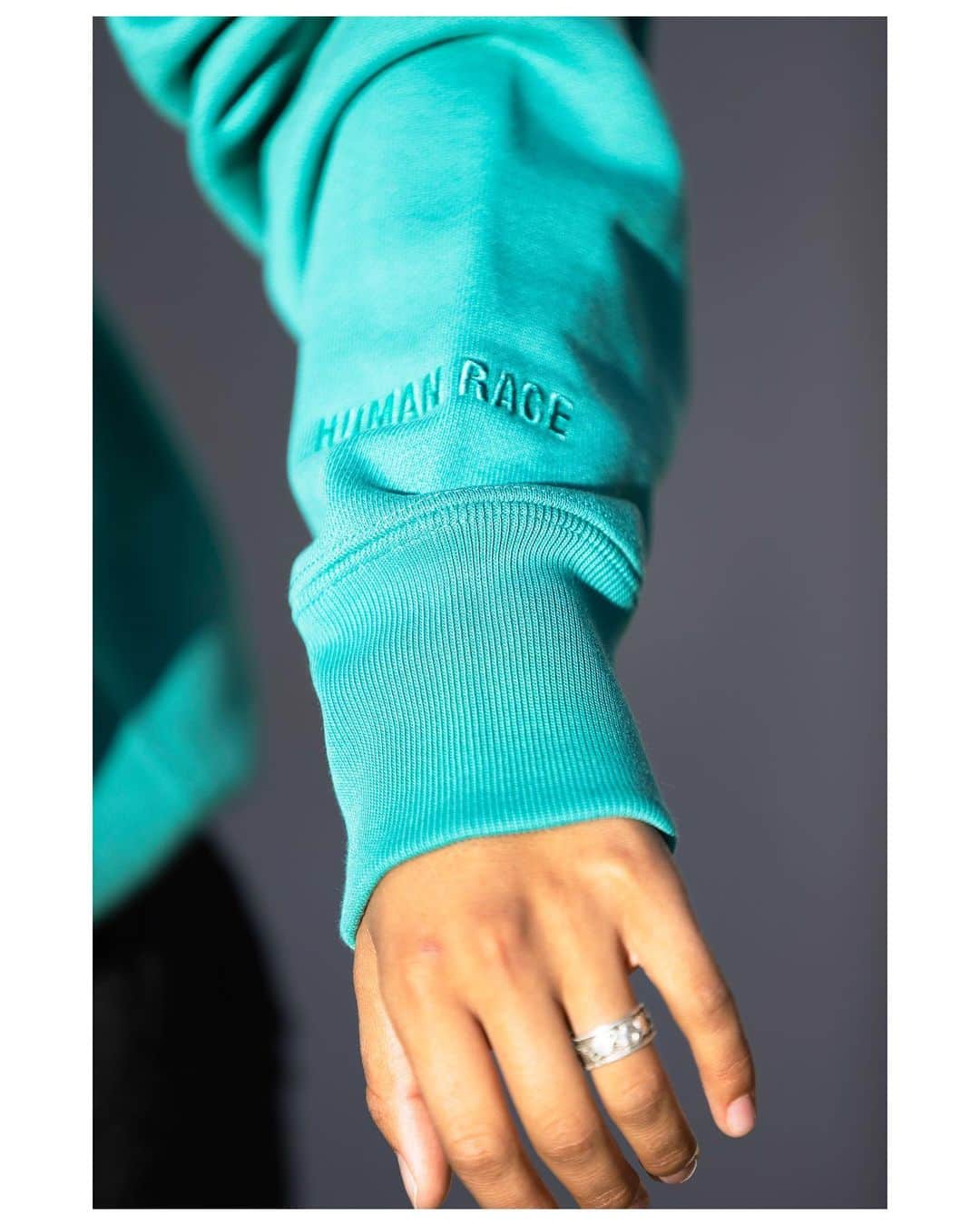 マライア・デュランさんのインスタグラム写真 - (マライア・デュランInstagram)「Human Race Drop 🥶 @pharrell @adidasoriginals #adidaspharrellwilliams #giftedbyadidas  📸: @jeraries」10月31日 7時27分 - mariahduran_