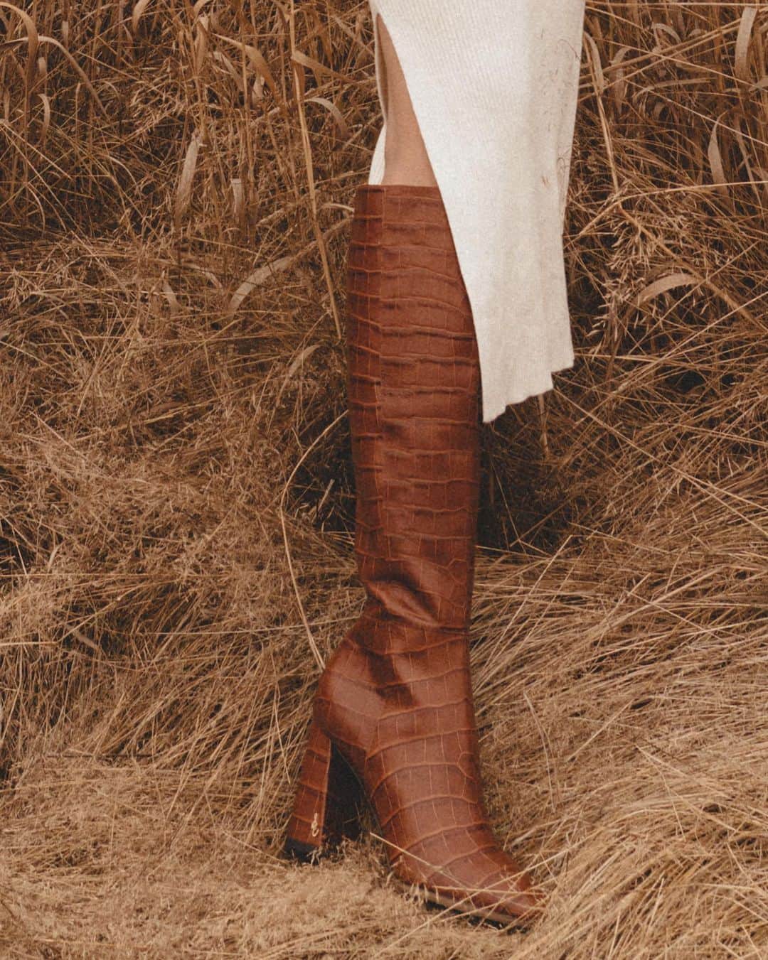 サムエデルマンさんのインスタグラム写真 - (サムエデルマンInstagram)「Mastering fall style, neutral look at a time...  Tap to shop the CLAREM   See our story for more looks we loved this week  #SamEdelman #Fall2020 #WeekInReview #LooksWeLove」10月31日 7時27分 - sam_edelman