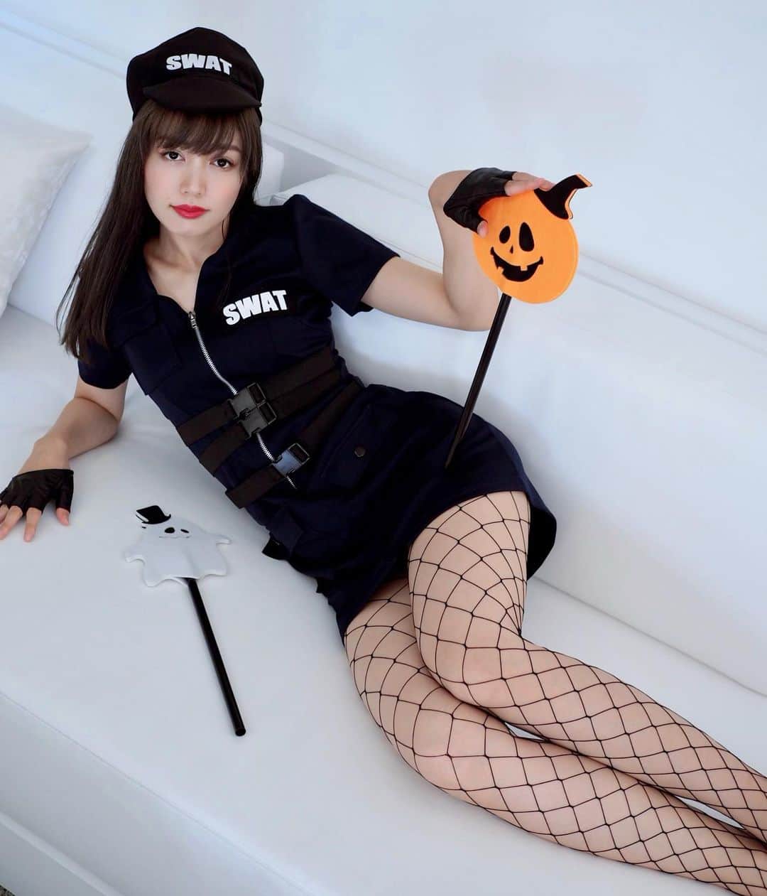 ののさんのインスタグラム写真 - (ののInstagram)「. さて、皆がもう見飽きたであろうこのシリーズも今日でラスト🎃👻 やっつけハロウィンコスプレ🧟‍♀️ . #一眼レフ#ハロウィンコスプレ#ハロウィン仮装#ハロウィン#コスプレ#コスプレイヤー#ポリス#SWAT#警察官#ミニスカ#ミニスカート#グラビア#ワンピース#モデル#太もも#生脚#生足#むちむち#ポートレート#網タイツ#被写体#関西女子#かぼちゃ#japan#japanesegirl#asiangirls#cosplay#cosplayer#halloween#halloweencostume」10月31日 7時30分 - nonoko0309