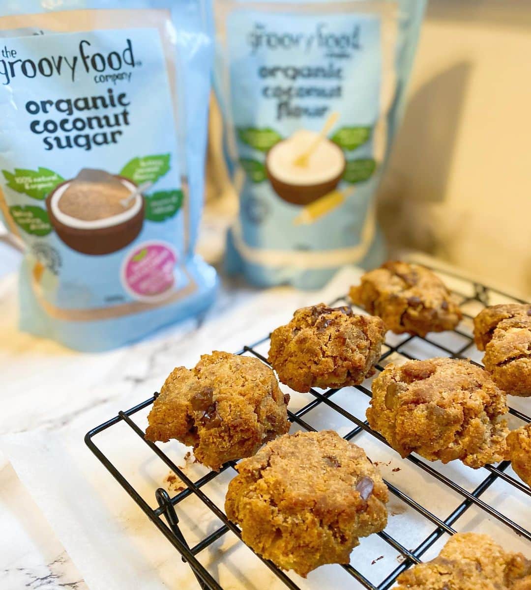 Eat With Steph & Coのインスタグラム：「Vegan chocolate orange cookies 🍫 🍊 🍪   I had never tried coconut flour or coconut sugar so when @thegroovyfoodcompany got in touch I jumped at the chance to try it!   Their receipt claims coconut flour ‘Coconut flour makes brilliant cookies. You know the soft middle ones with a crumbly edge and a slightly melting chocolate.’ And yep, it’s true! So crumbly 🙌🏻   It’s national vegan day on Sunday so I slightly adapted the recipe in their website to ‘veganise’ these and 🤤  #thegroovyfoodcompany #groovyfoodcompany prproduct #gifted   #baking #homebaking #recipes  #veganrecipe #vegancake #vegansofinsta #topveganeats #foodblogger #cakesofinstagram #vegancookie #veganbaking #nationalveganday #internationalveganday」